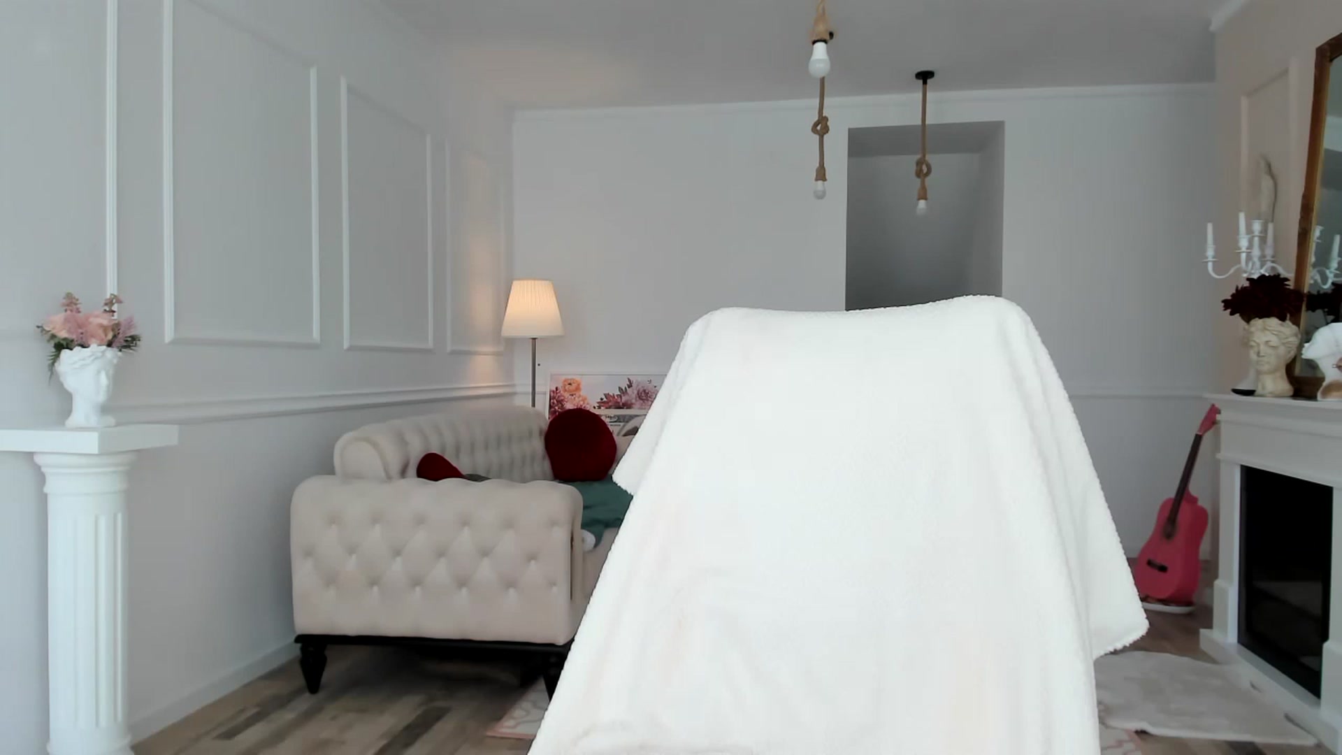 Gallery image thumbnail from AlyssiaKENT1's myfreecams stream on, 12/12/2022, 11:21 image 14 of 20