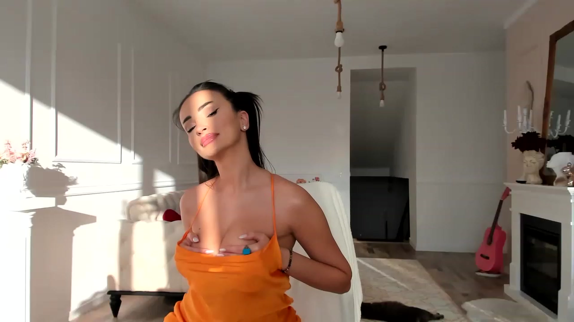 Gallery image thumbnail from AlyssiaKENT1's myfreecams stream on, 12/12/2022, 13:31 image 13 of 20