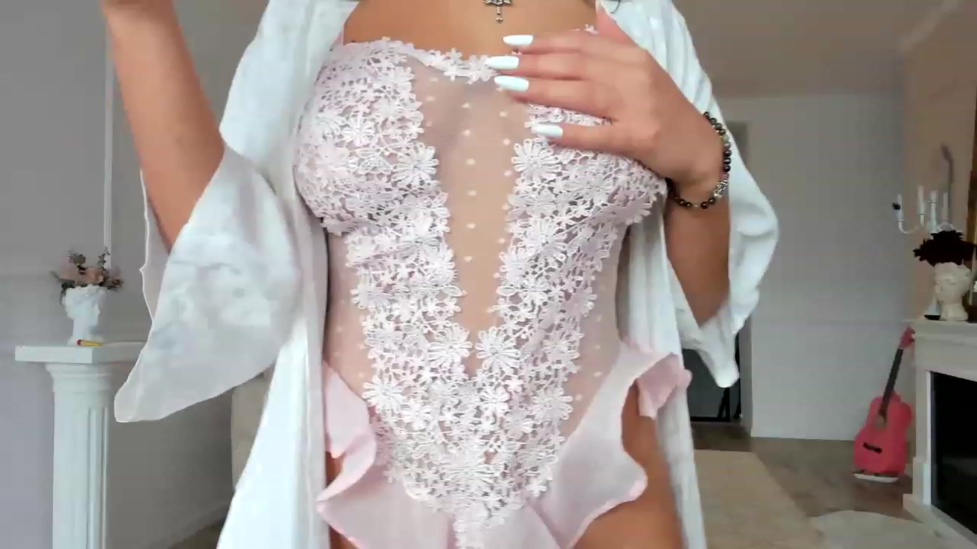 Gallery image thumbnail from AlyssiaKENT1's myfreecams stream on, 12/17/2022, 11:29 image 4 of 20