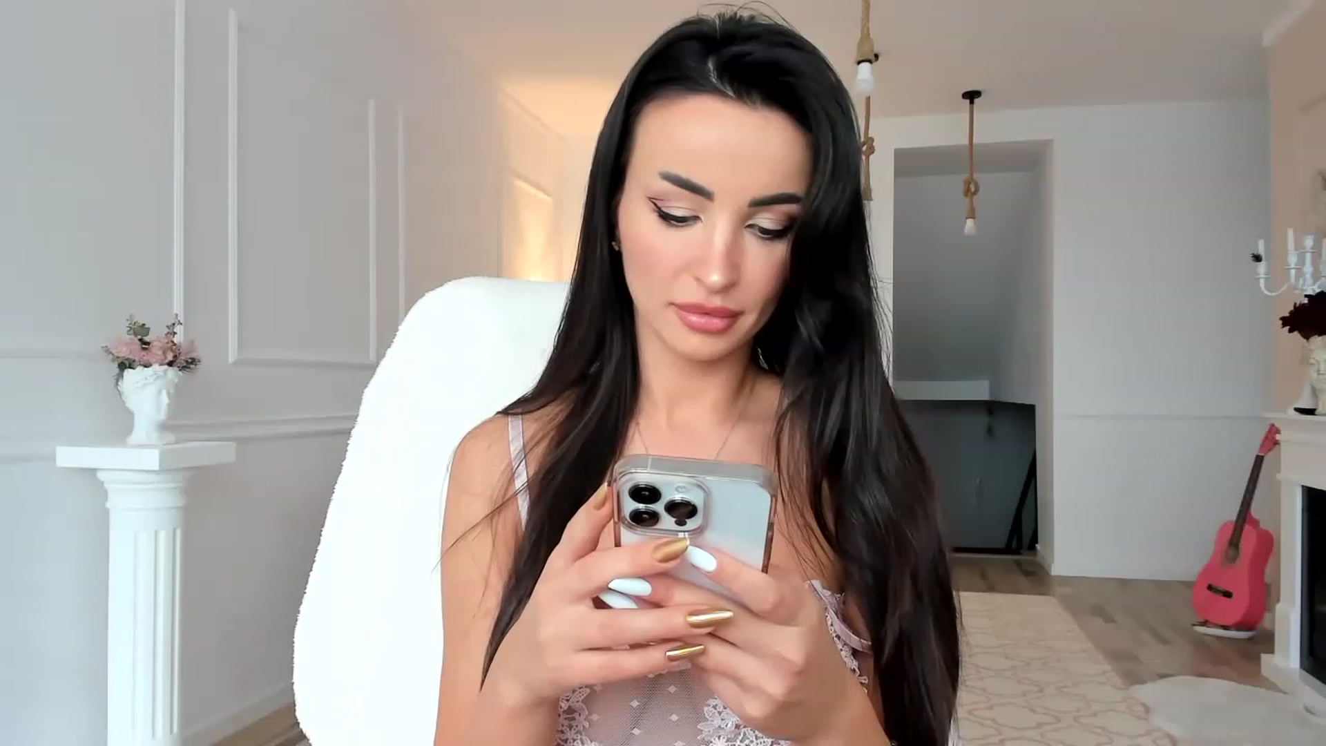 Gallery image thumbnail from AlyssiaKENT1's myfreecams stream on, 12/17/2022, 11:29 image 18 of 20