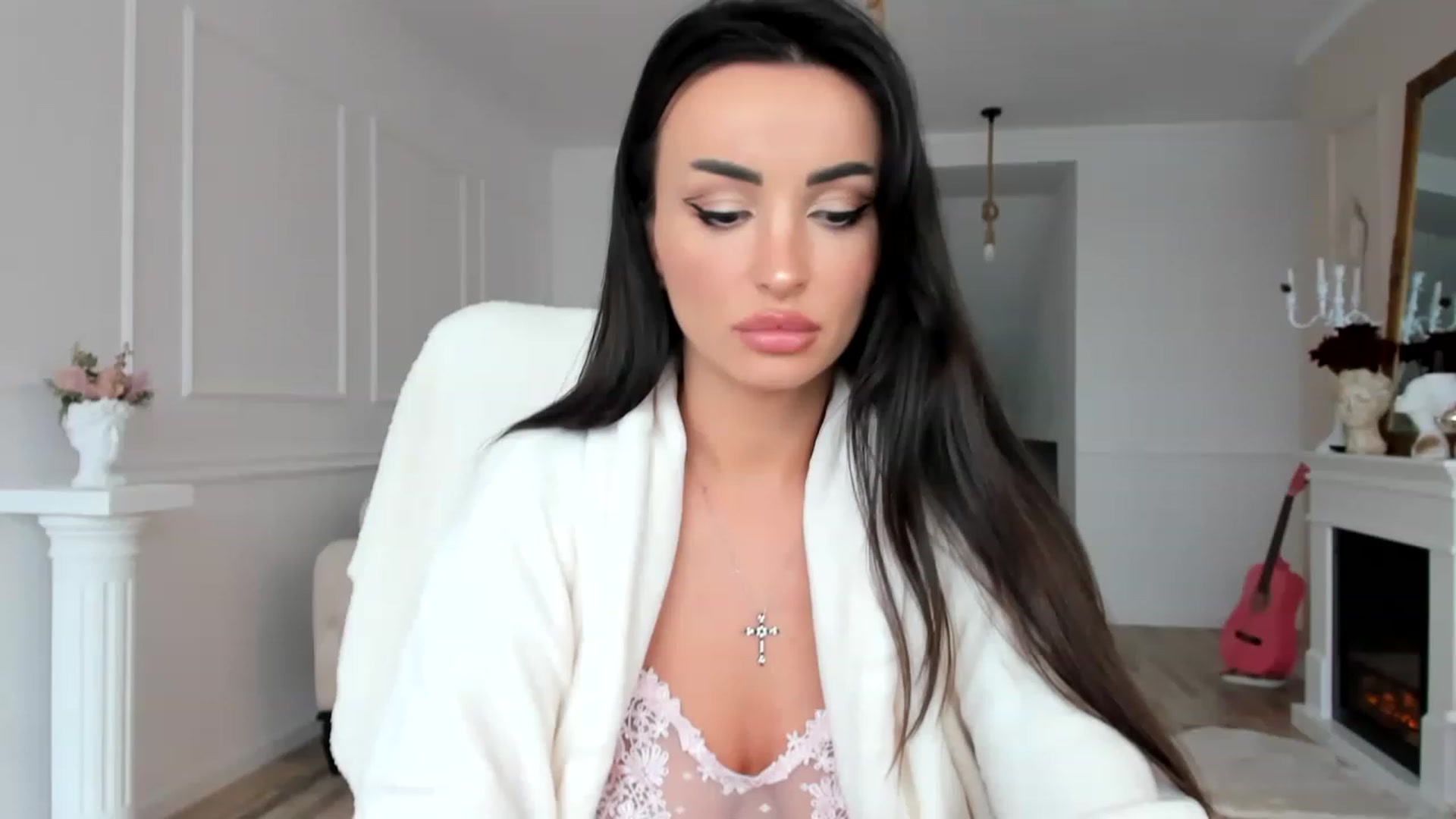 Gallery image thumbnail from AlyssiaKENT1's myfreecams stream on, 12/17/2022, 13:26 image 13 of 20