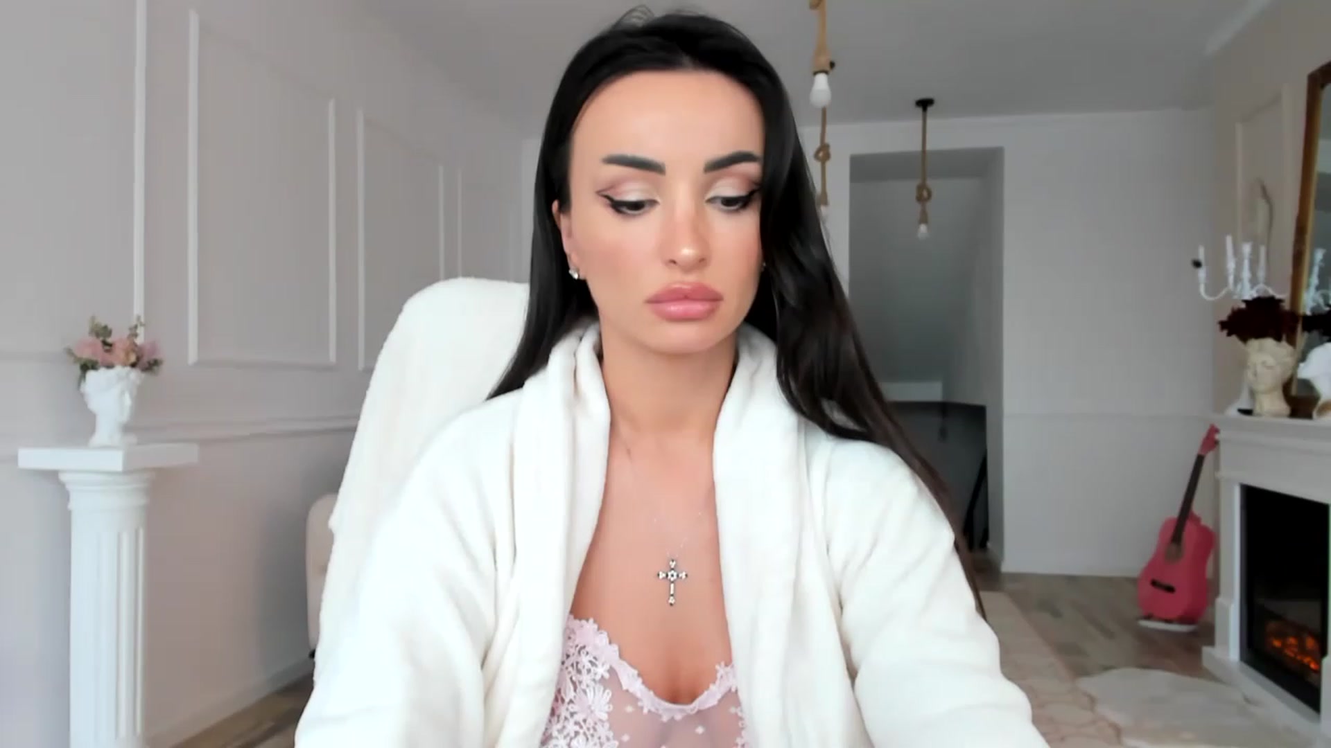 Gallery image thumbnail from AlyssiaKENT1's myfreecams stream on, 12/17/2022, 13:26 image 14 of 20