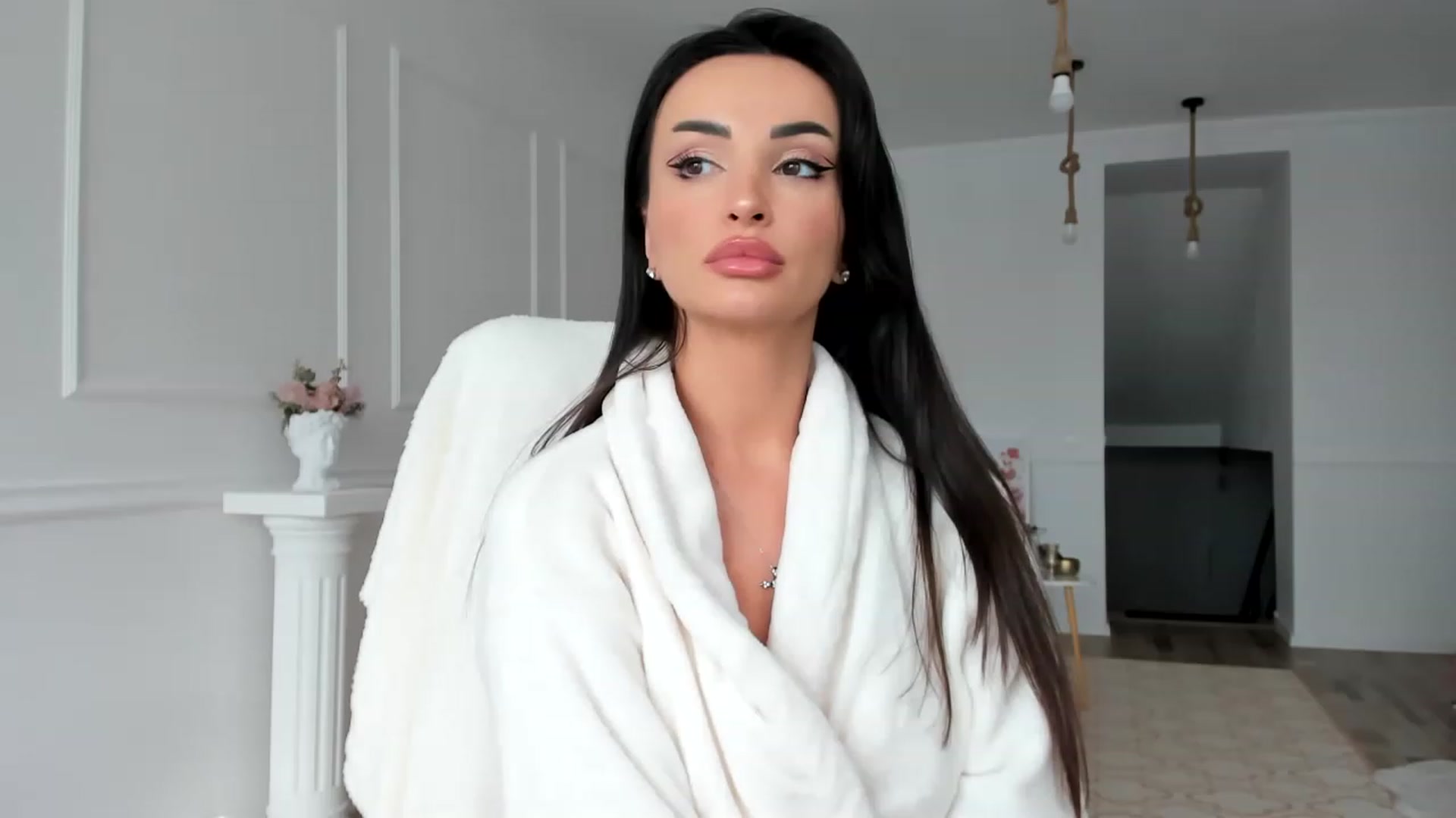 Gallery image thumbnail from AlyssiaKENT1's myfreecams stream on, 12/17/2022, 13:26 image 9 of 20