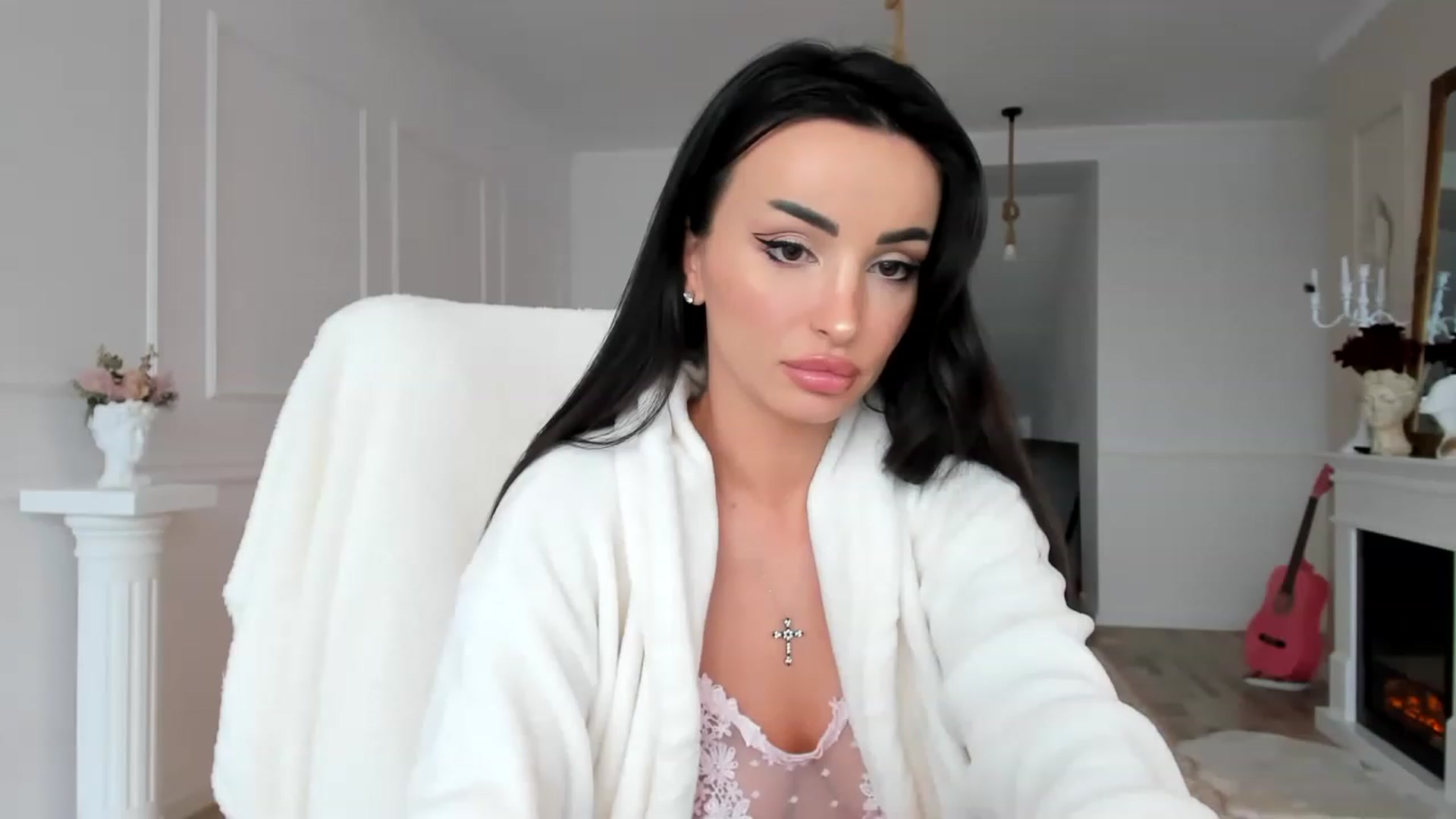 Gallery image thumbnail from AlyssiaKENT1's myfreecams stream on, 12/17/2022, 13:26 image 15 of 20