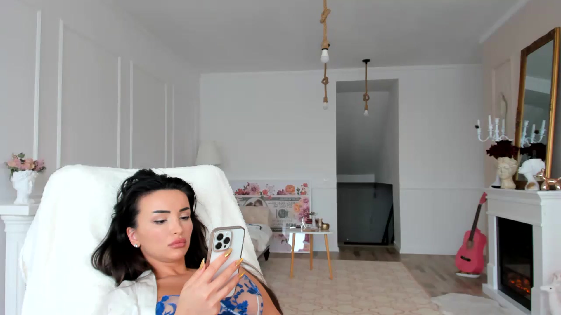 Gallery image thumbnail from AlyssiaKENT1's myfreecams stream on, 12/18/2022, 09:52 image 1 of 20