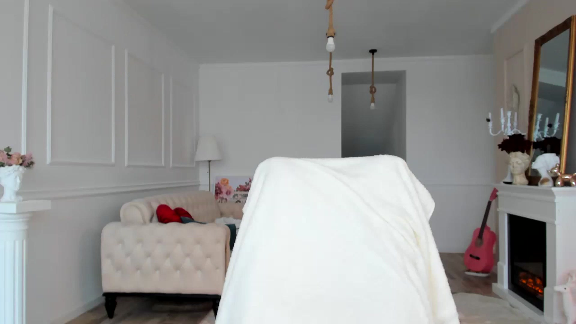 Gallery image thumbnail from AlyssiaKENT1's myfreecams stream on, 12/18/2022, 10:54 image 20 of 20
