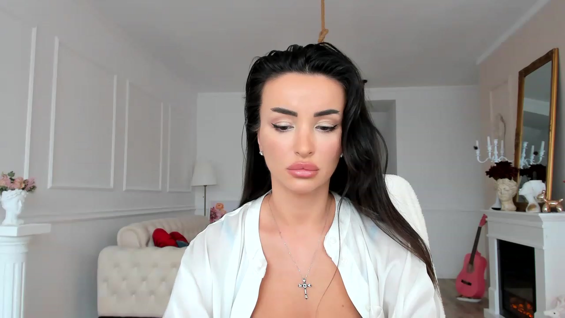 Gallery image thumbnail from AlyssiaKENT1's myfreecams stream on, 12/18/2022, 10:54 image 7 of 20