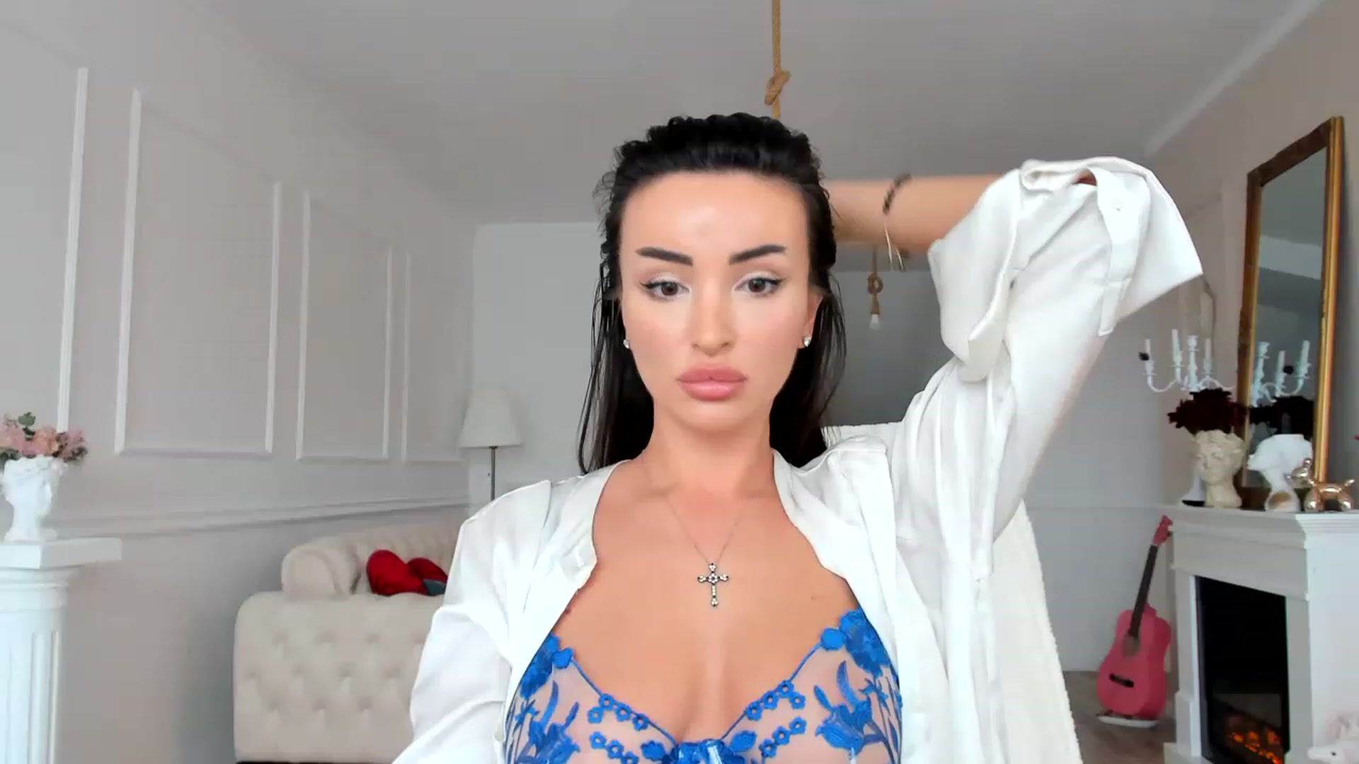 Gallery image thumbnail from AlyssiaKENT1's myfreecams stream on, 12/18/2022, 10:54 image 3 of 20