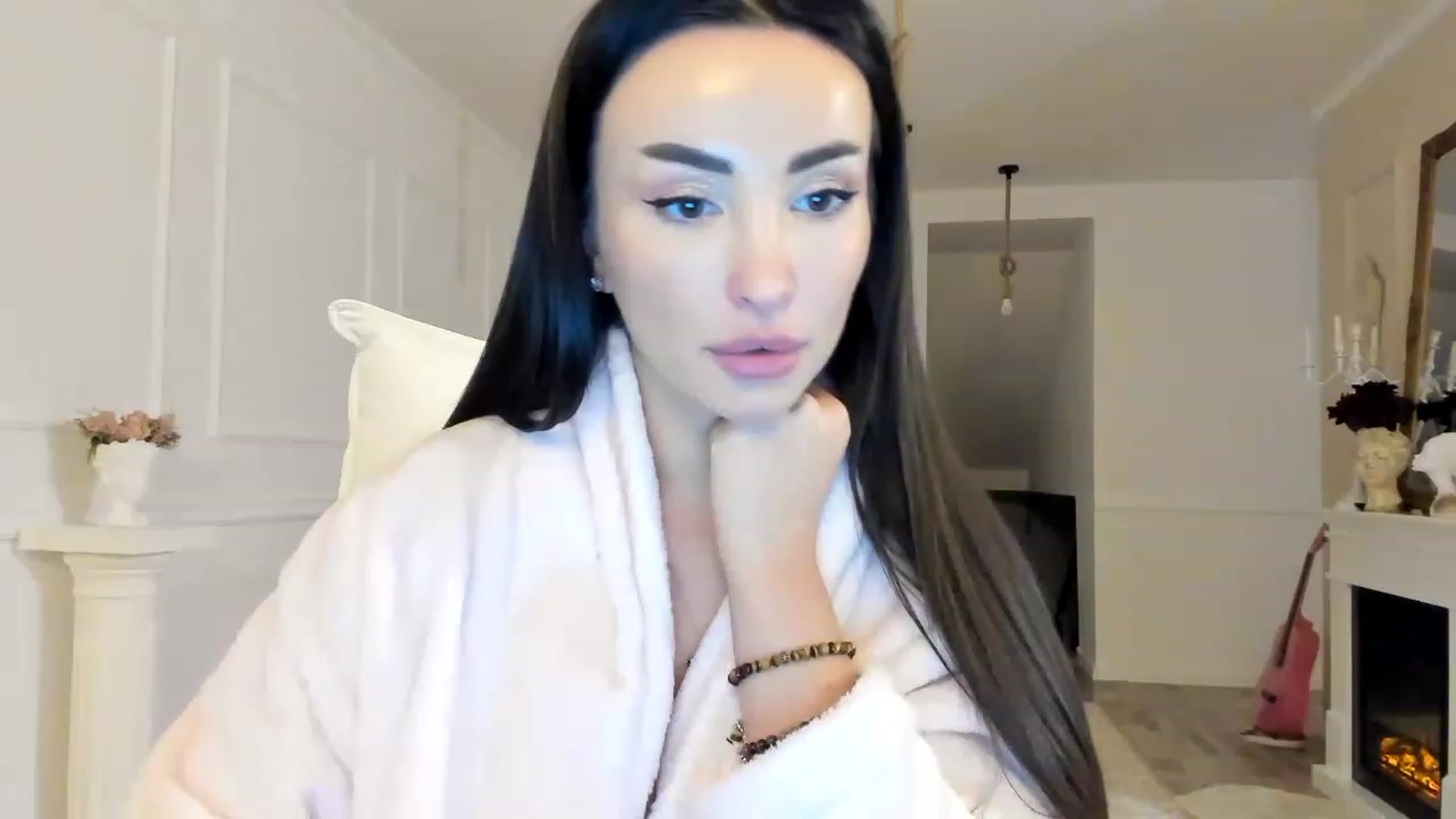 Gallery image thumbnail from AlyssiaKENT1's myfreecams stream on, 12/21/2022, 15:56 image 16 of 20