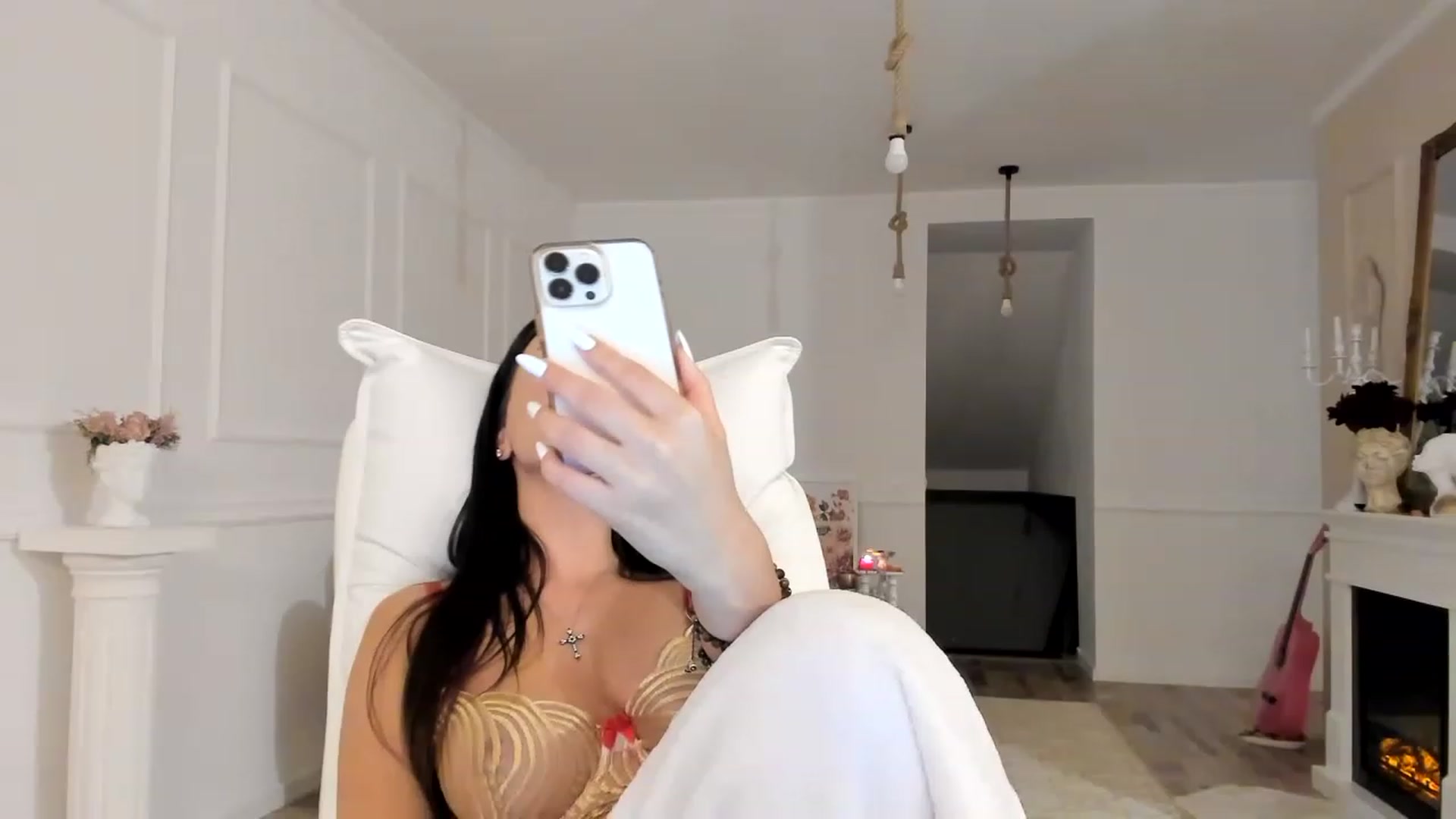 Gallery image thumbnail from AlyssiaKENT1's myfreecams stream on, 12/21/2022, 15:56 image 13 of 20