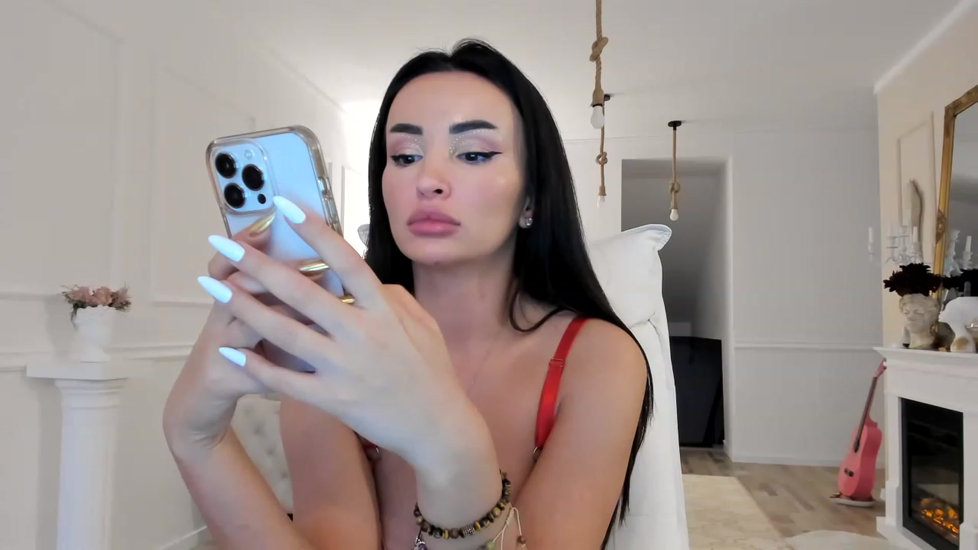 Gallery image thumbnail from AlyssiaKENT1's myfreecams stream on, 12/21/2022, 15:56 image 10 of 20
