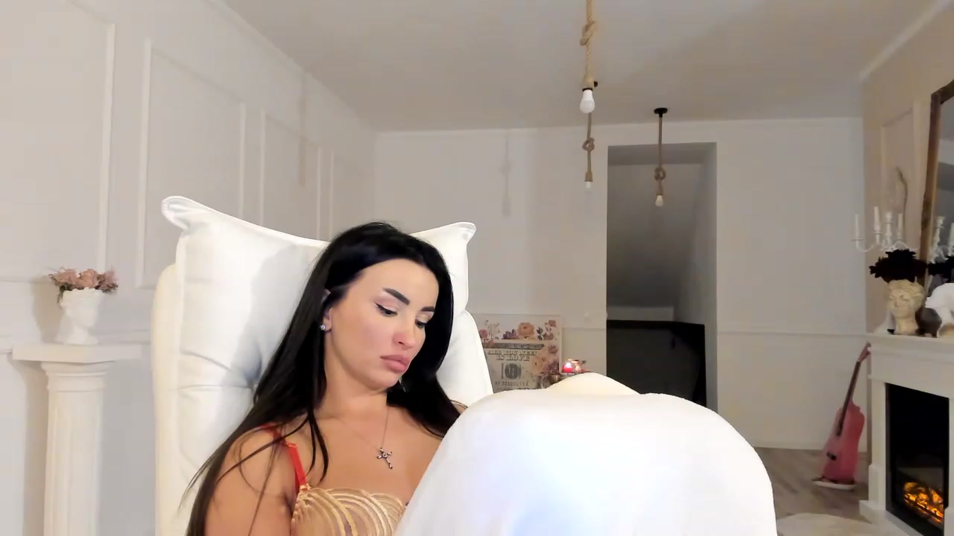 Gallery image thumbnail from AlyssiaKENT1's myfreecams stream on, 12/21/2022, 15:56 image 15 of 20