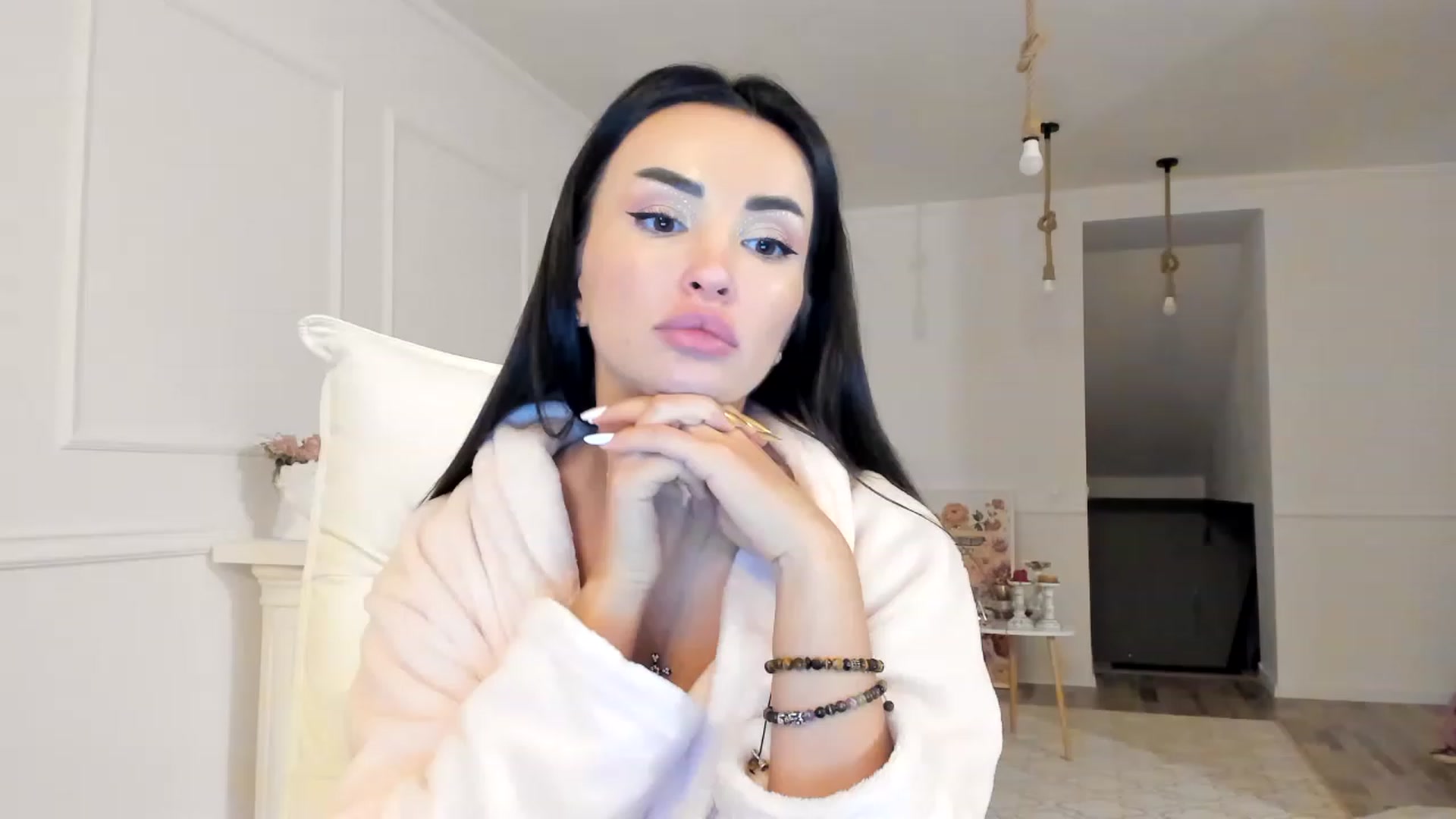 Gallery image thumbnail from AlyssiaKENT1's myfreecams stream on, 12/21/2022, 16:30 image 4 of 20