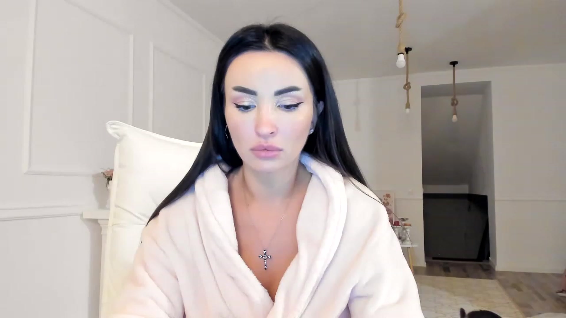 Gallery image thumbnail from AlyssiaKENT1's myfreecams stream on, 12/21/2022, 16:30 image 10 of 20
