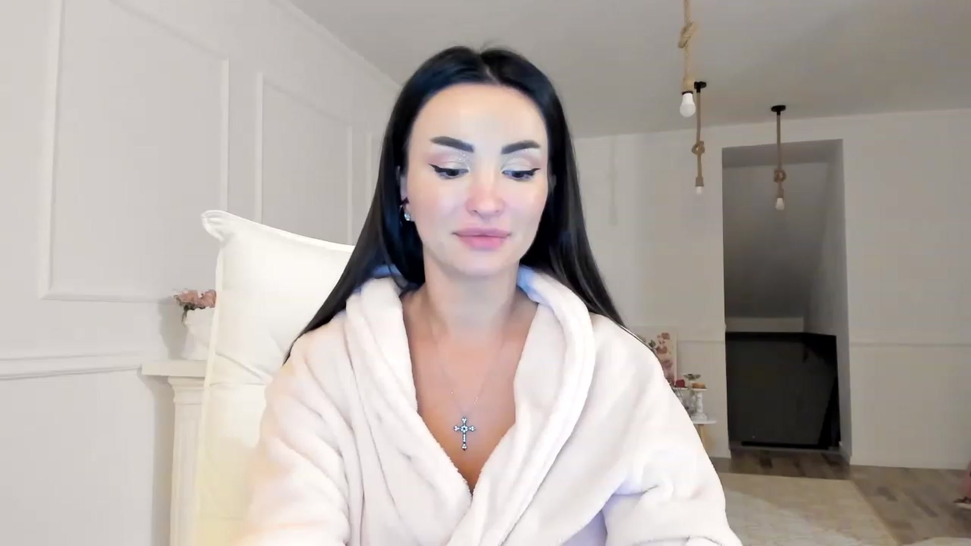 Gallery image thumbnail from AlyssiaKENT1's myfreecams stream on, 12/21/2022, 16:30 image 5 of 20