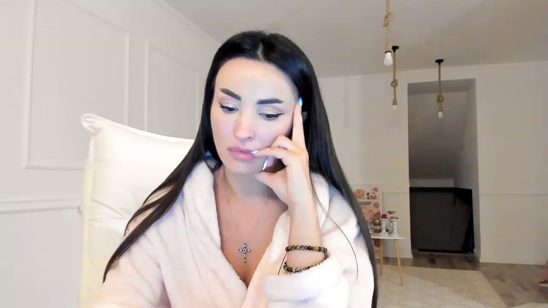 Gallery image thumbnail from AlyssiaKENT1's myfreecams stream on, 12/21/2022, 16:30 image 18 of 20