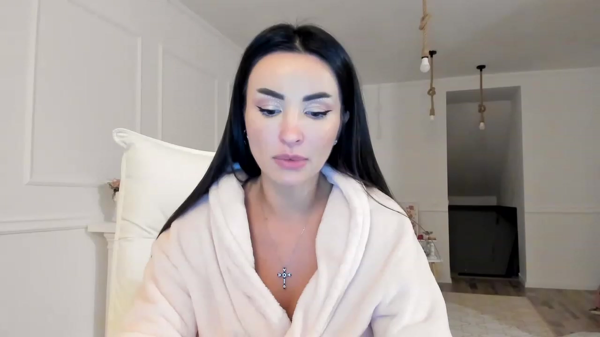 Gallery image thumbnail from AlyssiaKENT1's myfreecams stream on, 12/21/2022, 16:30 image 8 of 20