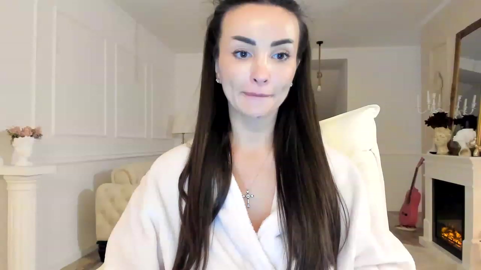 Gallery image thumbnail from AlyssiaKENT1's myfreecams stream on, 12/22/2022, 20:49 image 19 of 20