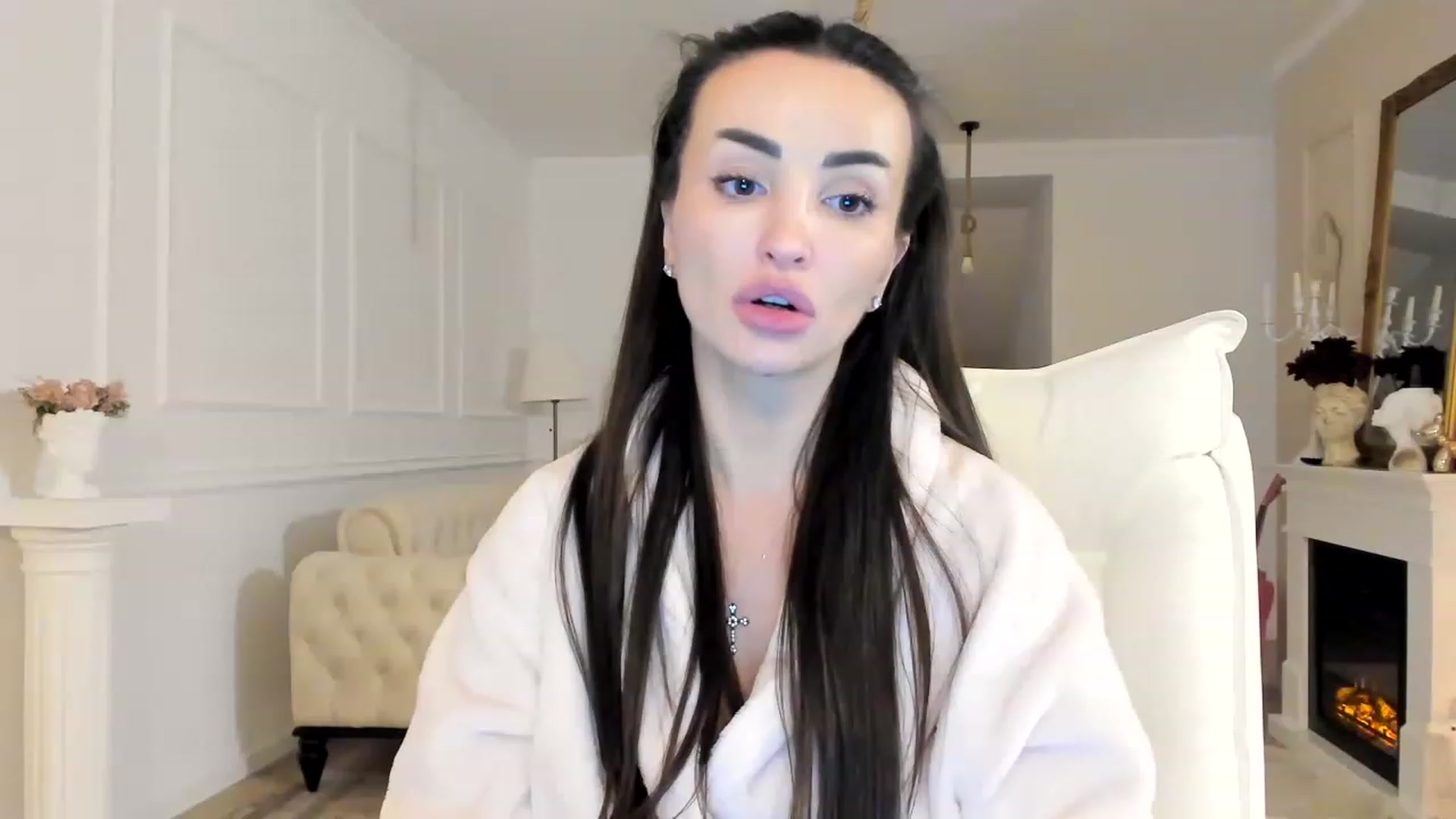 Gallery image thumbnail from AlyssiaKENT1's myfreecams stream on, 12/22/2022, 20:49 image 17 of 20