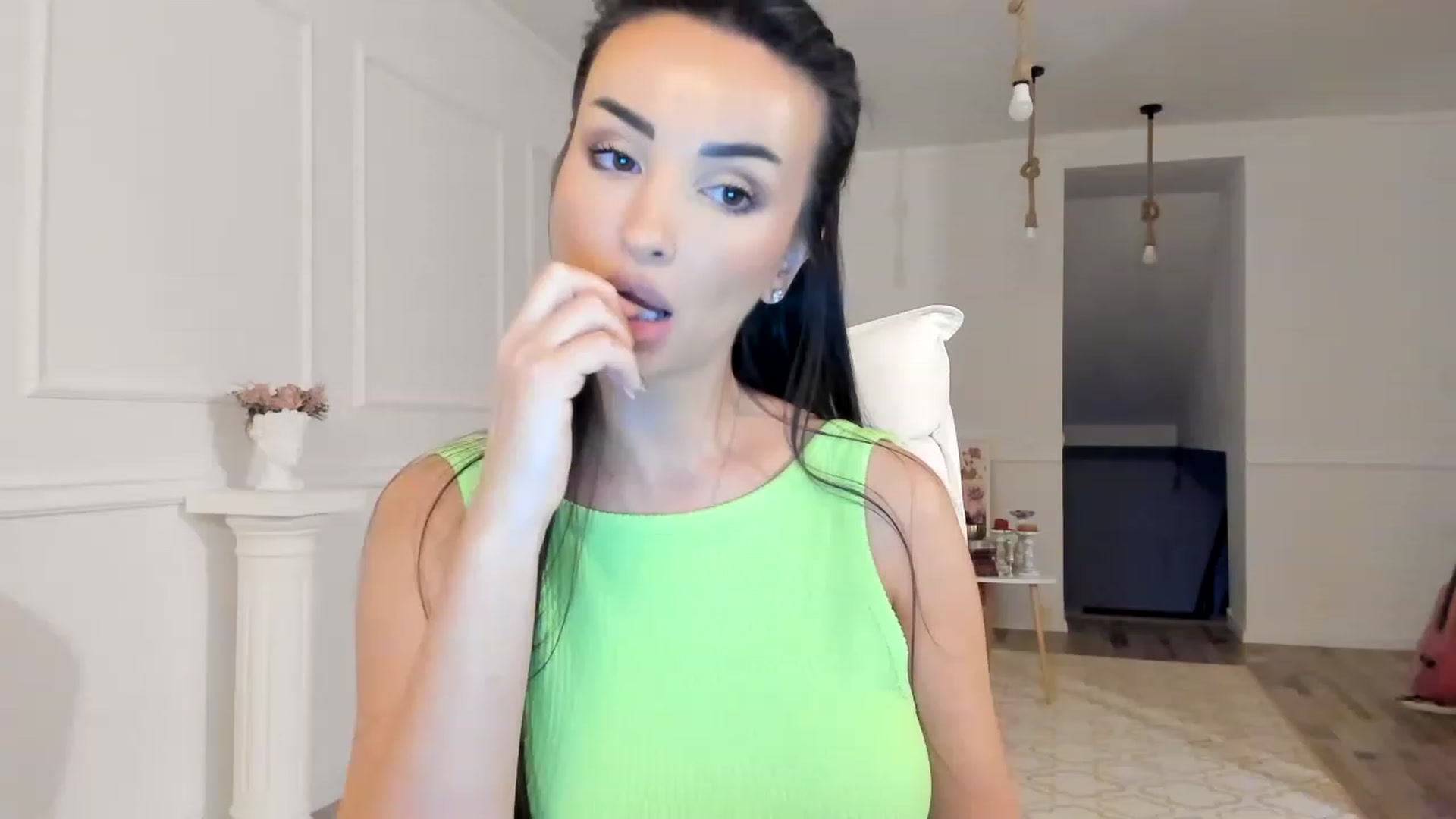 Gallery image thumbnail from AlyssiaKENT1's myfreecams stream on, 12/28/2022, 17:07 image 14 of 20