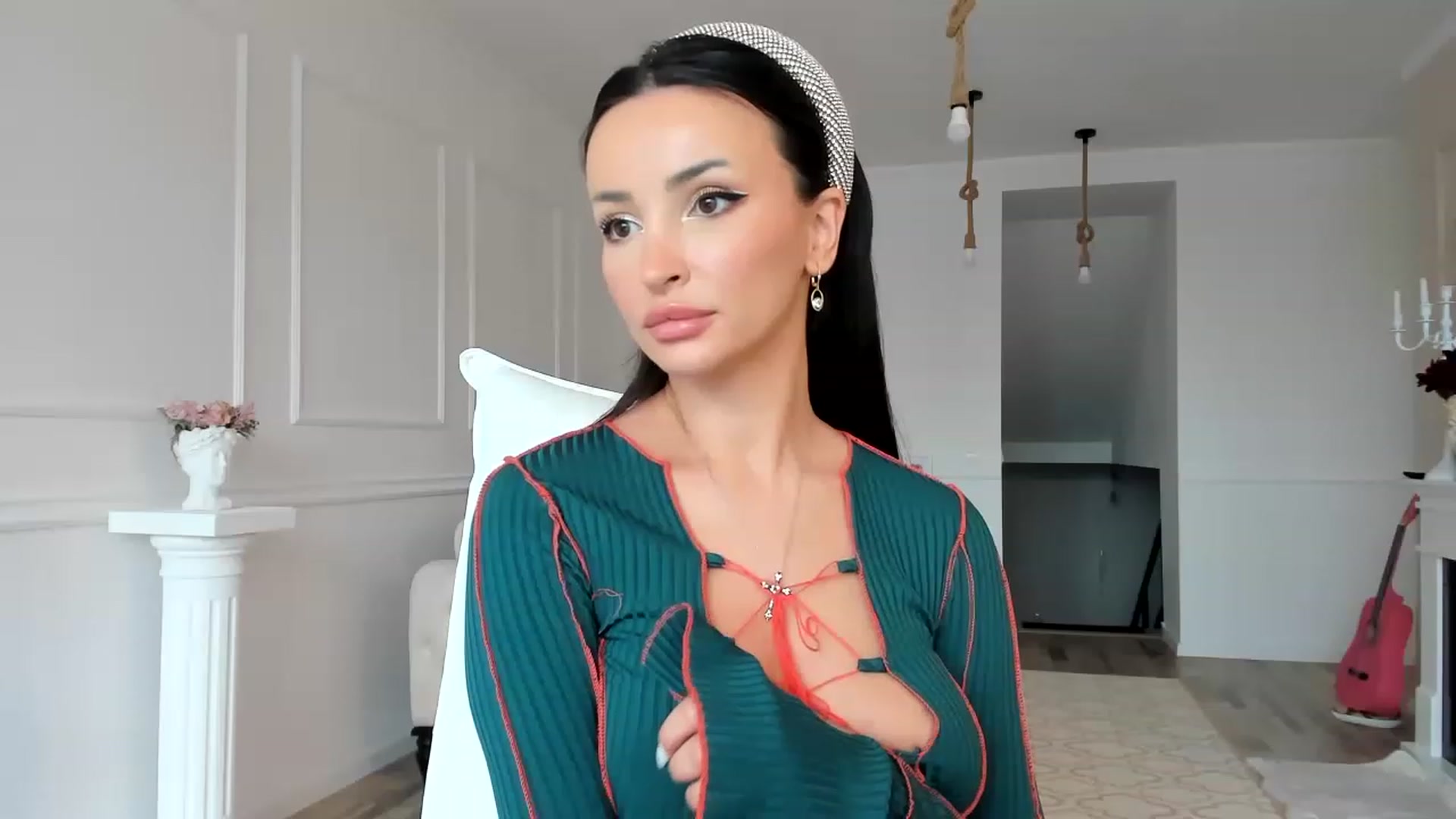 Gallery image thumbnail from AlyssiaKENT1's myfreecams stream on, 01/04/2023, 13:42 image 11 of 20