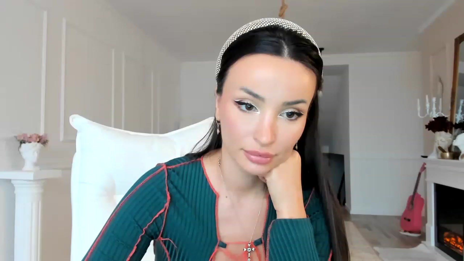Gallery image thumbnail from AlyssiaKENT1's myfreecams stream on, 01/04/2023, 14:21 image 9 of 20