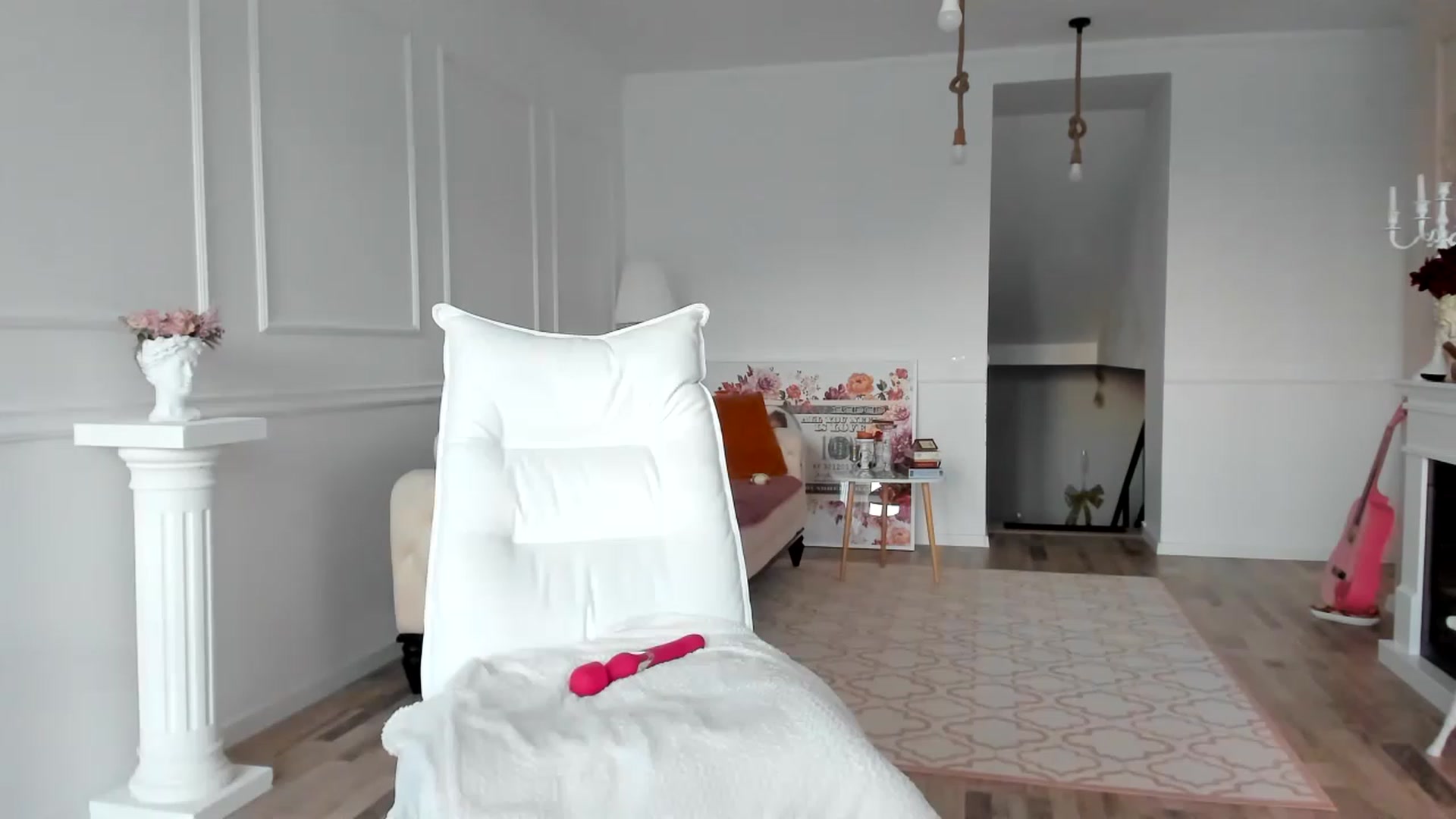 Gallery image thumbnail from AlyssiaKENT1's myfreecams stream on, 01/07/2023, 15:13 image 16 of 20