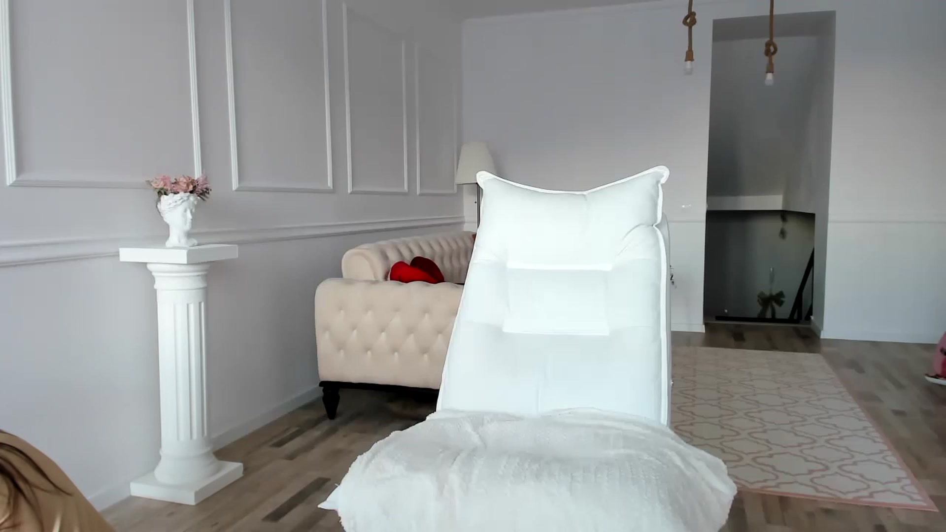 Gallery image thumbnail from AlyssiaKENT1's myfreecams stream on, 01/07/2023, 15:13 image 5 of 20