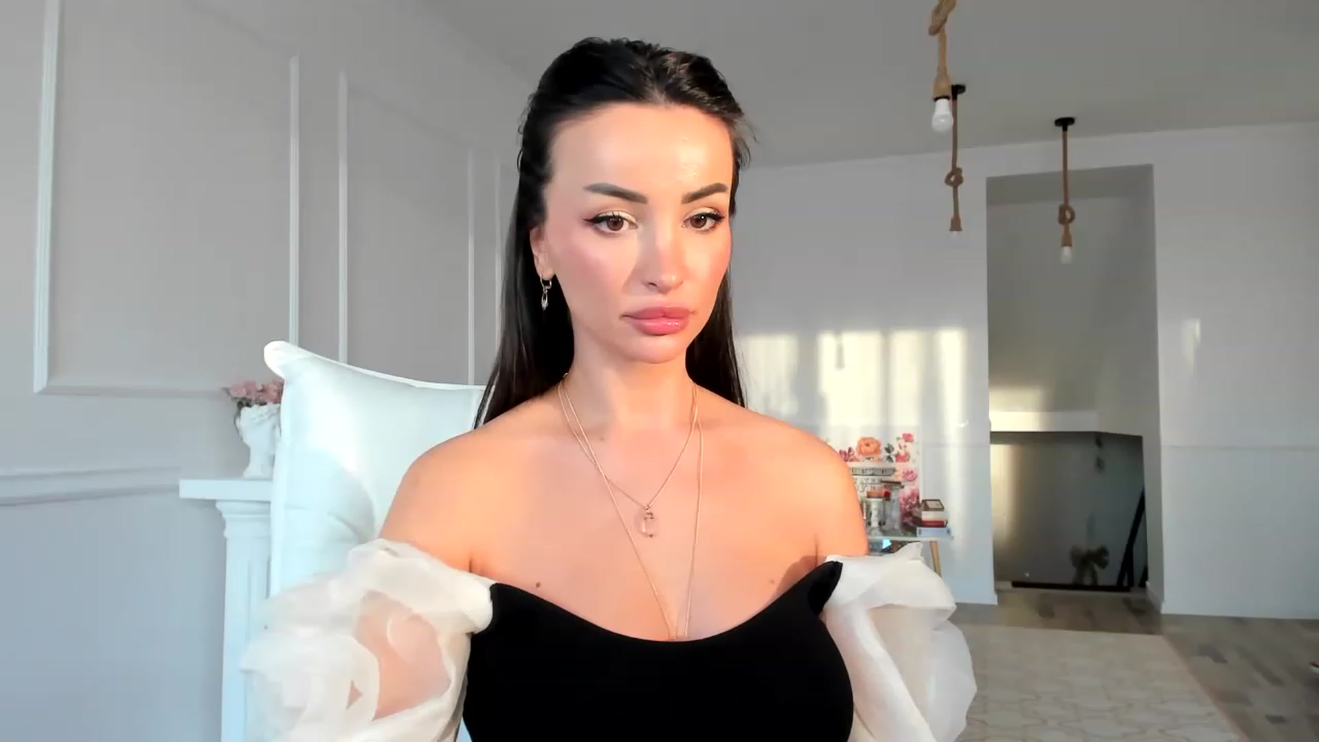 Gallery image thumbnail from AlyssiaKENT1's myfreecams stream on, 01/07/2023, 15:13 image 2 of 20