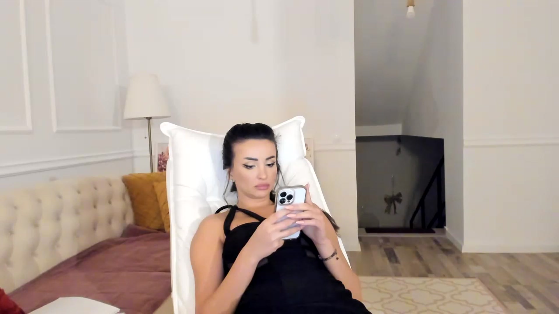 Gallery image thumbnail from AlyssiaKENT1's myfreecams stream on, 01/12/2023, 18:09 image 15 of 20