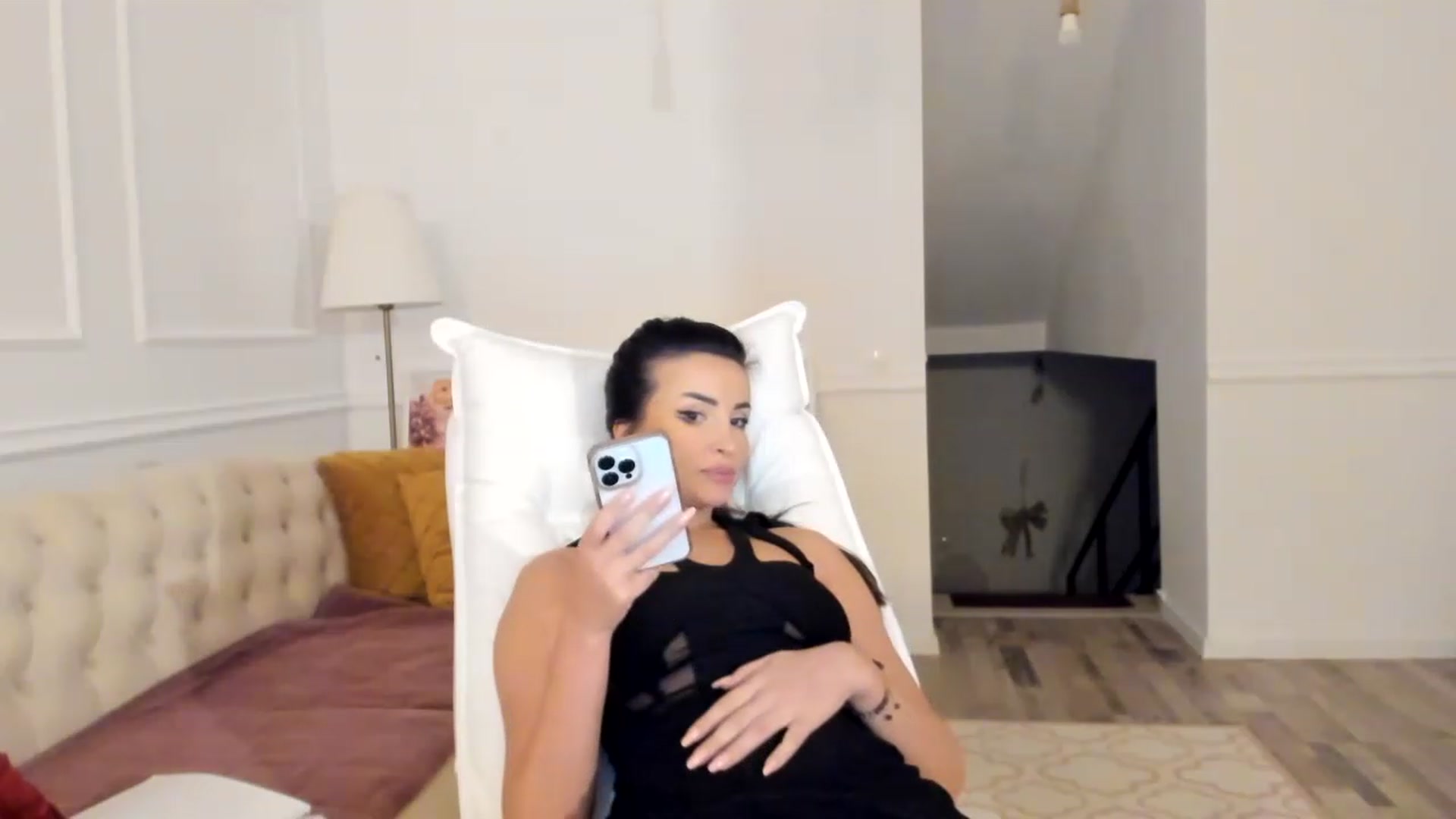 Gallery image thumbnail from AlyssiaKENT1's myfreecams stream on, 01/12/2023, 18:09 image 13 of 20