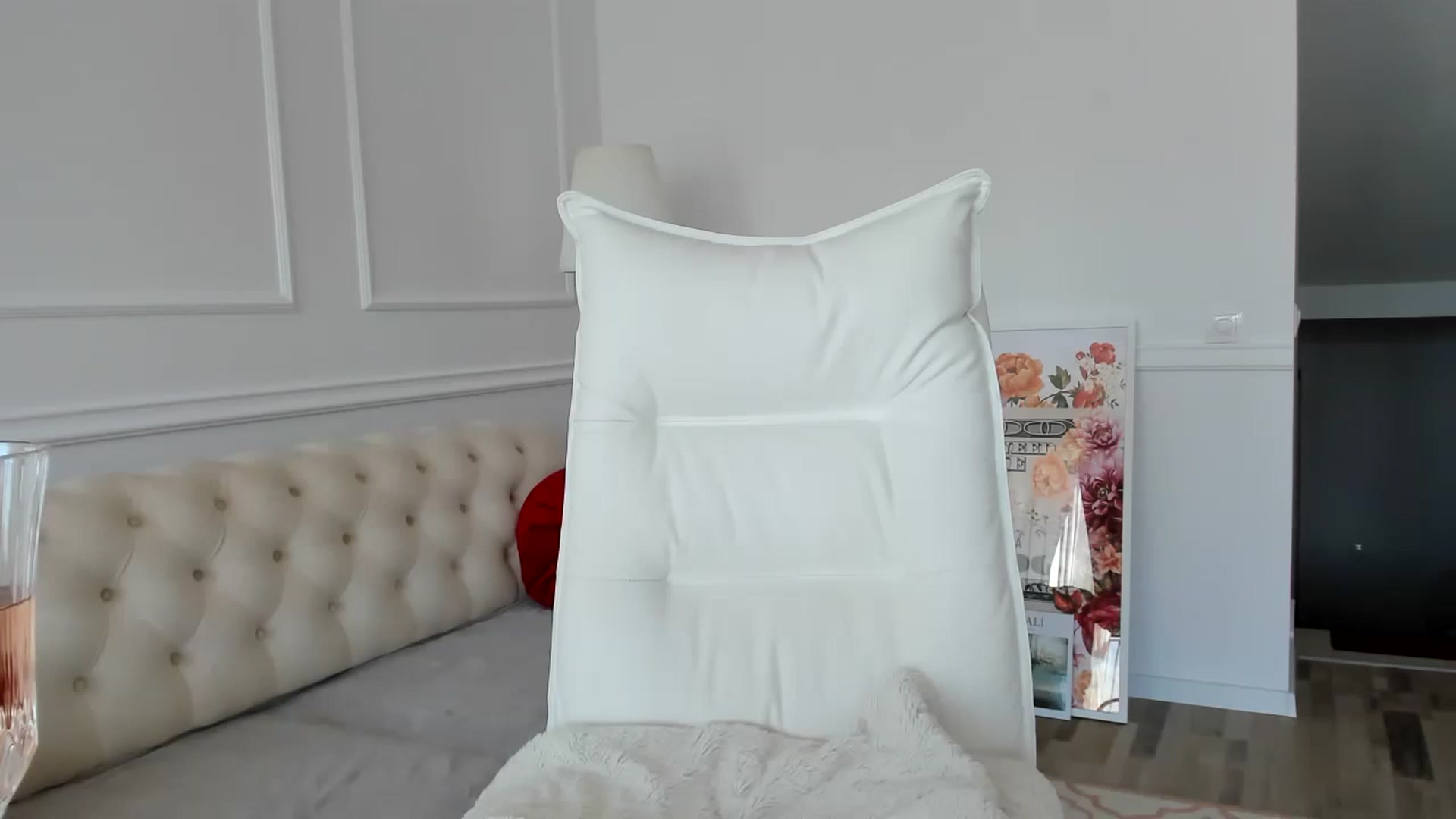 Gallery image thumbnail from AlyssiaKENT1's myfreecams stream on, 01/21/2023, 10:17 image 1 of 20