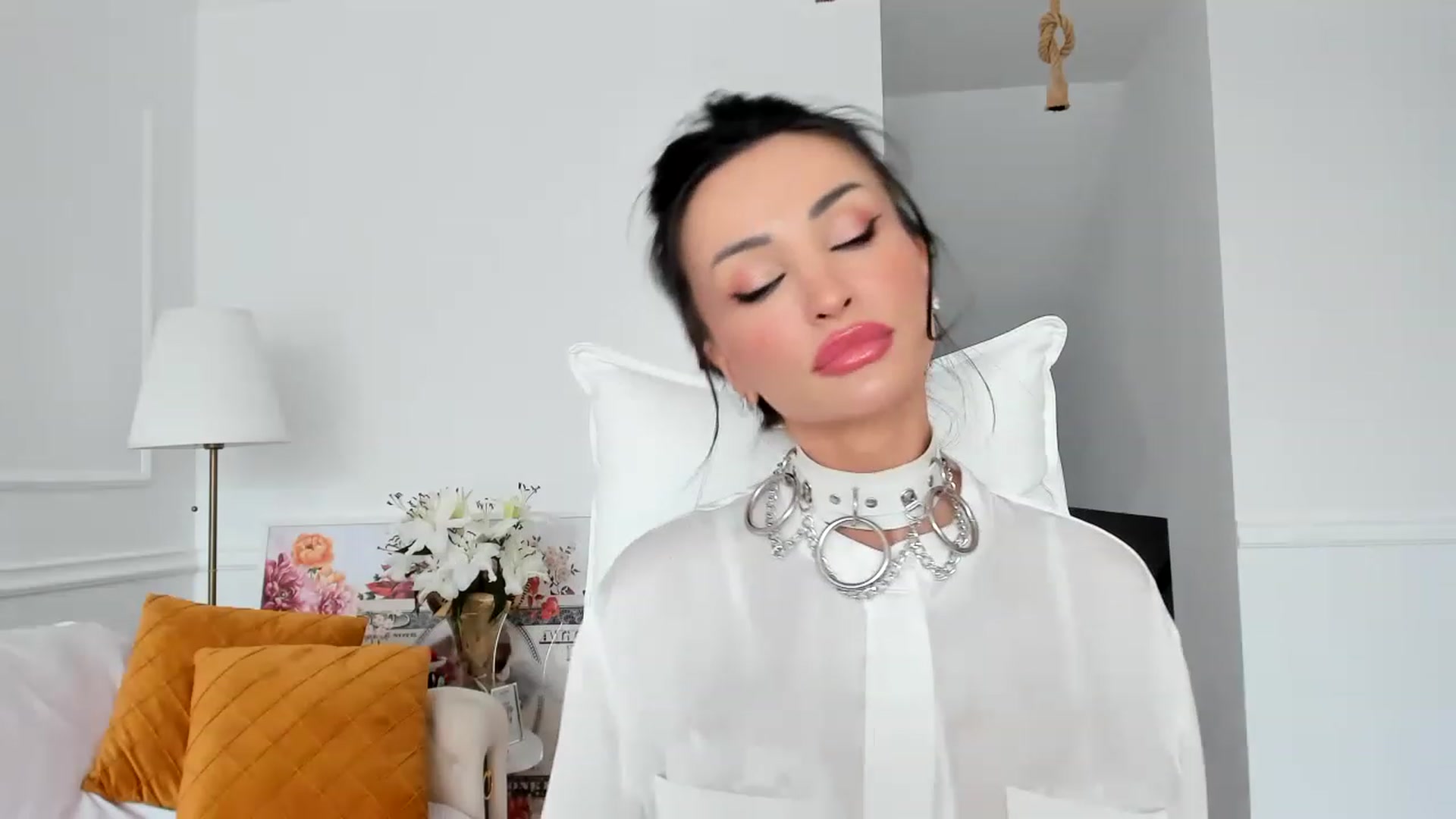 Gallery image thumbnail from AlyssiaKENT1's myfreecams stream on, 01/30/2023, 11:36 image 15 of 20