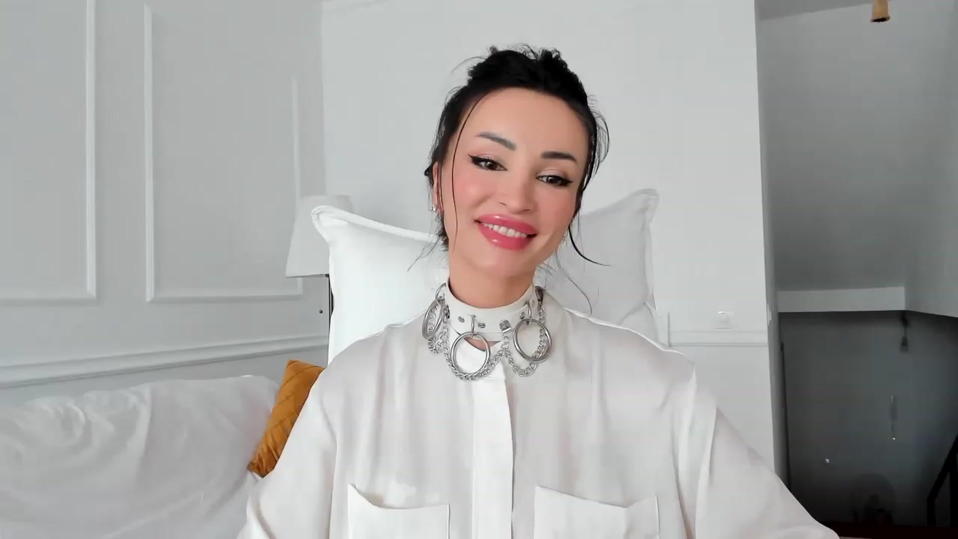 Gallery image thumbnail from AlyssiaKENT1's myfreecams stream on, 01/30/2023, 11:36 image 1 of 20