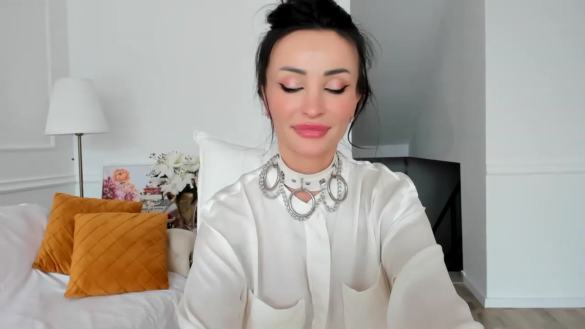Gallery image thumbnail from AlyssiaKENT1's myfreecams stream on, 01/30/2023, 12:43 image 7 of 20