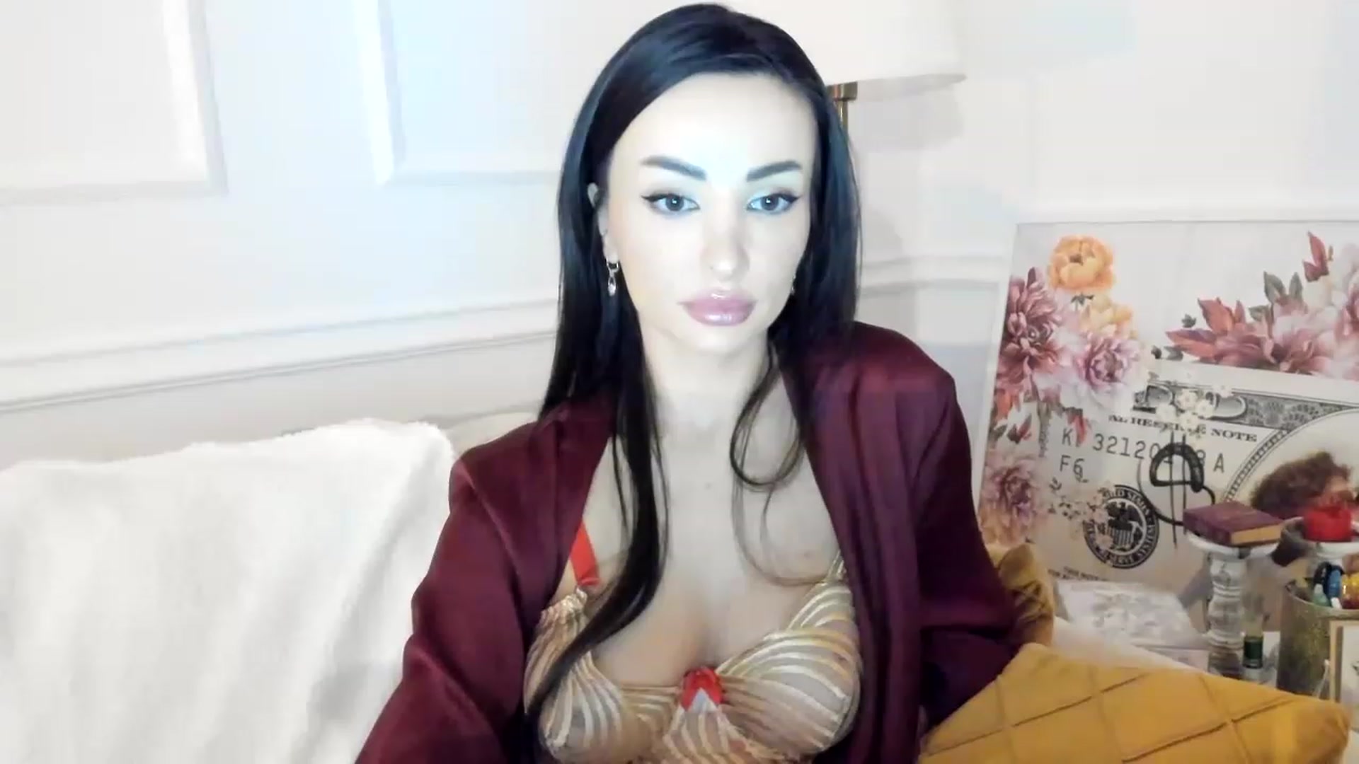 Gallery image thumbnail from AlyssiaKENT1's myfreecams stream on, 02/05/2023, 15:42 image 18 of 20
