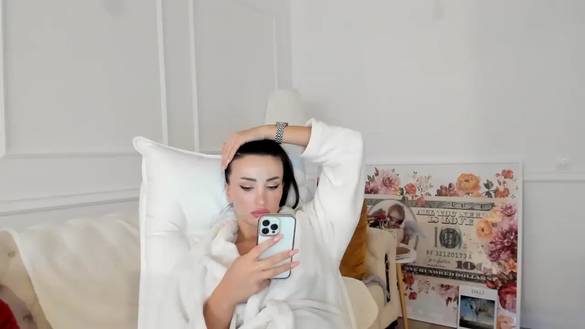 Gallery image thumbnail from AlyssiaKENT1's myfreecams stream on, 02/06/2023, 15:15 image 9 of 20