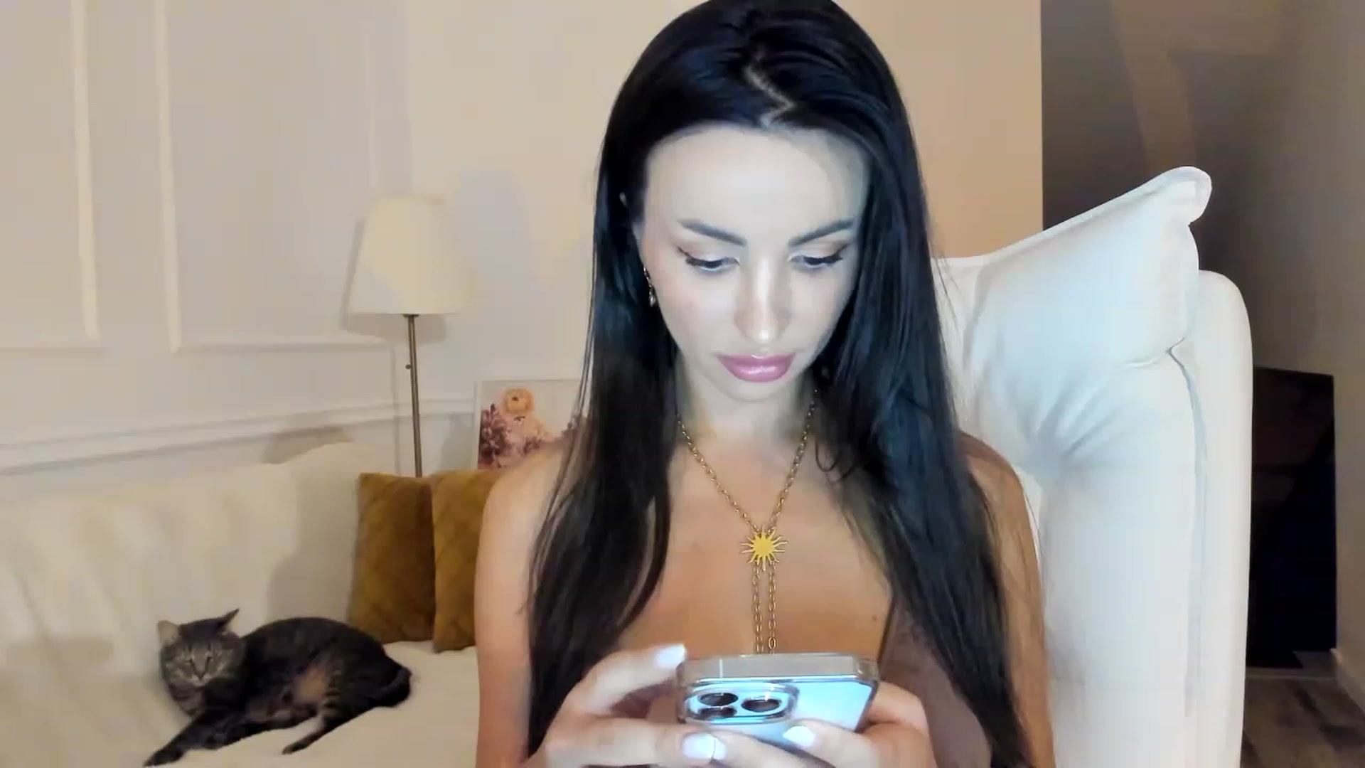 Gallery image thumbnail from AlyssiaKENT1's myfreecams stream on, 03/03/2023, 19:33 image 8 of 20
