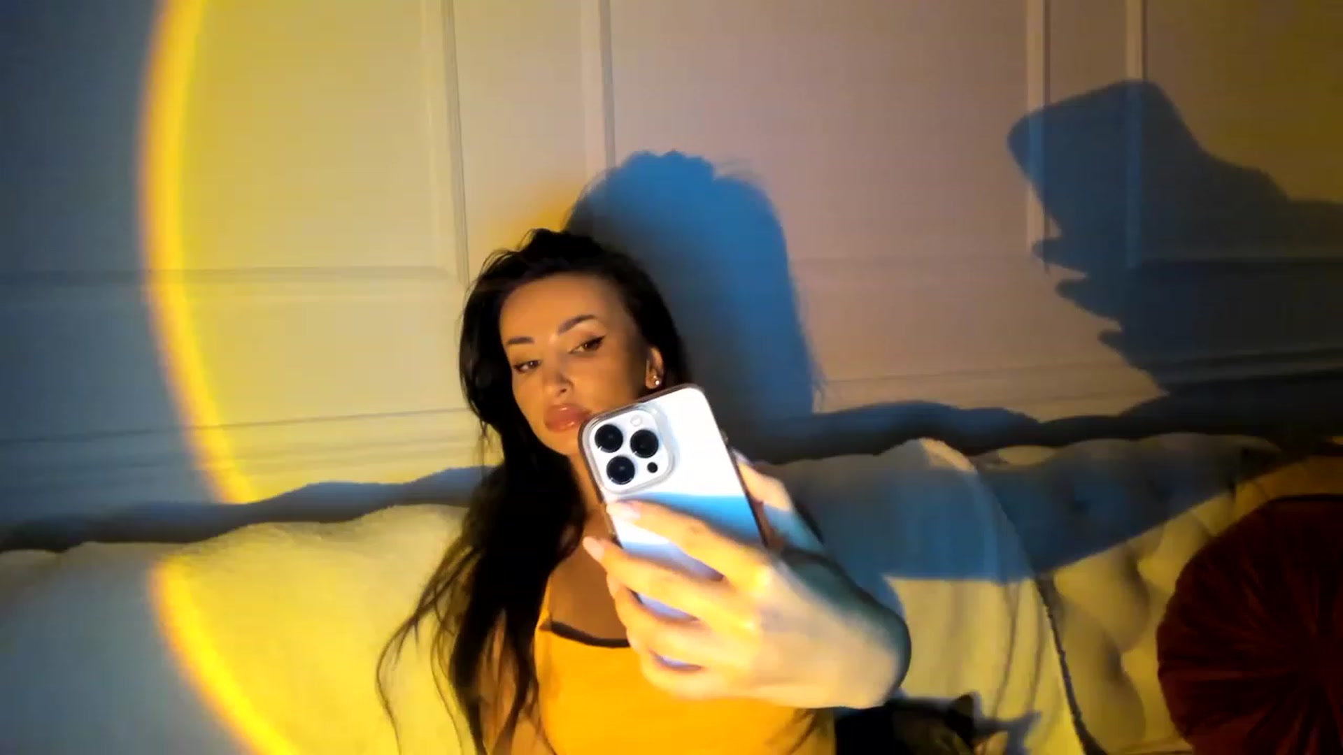 Gallery image thumbnail from AlyssiaKENT1's myfreecams stream on, 03/14/2023, 18:14 image 3 of 20