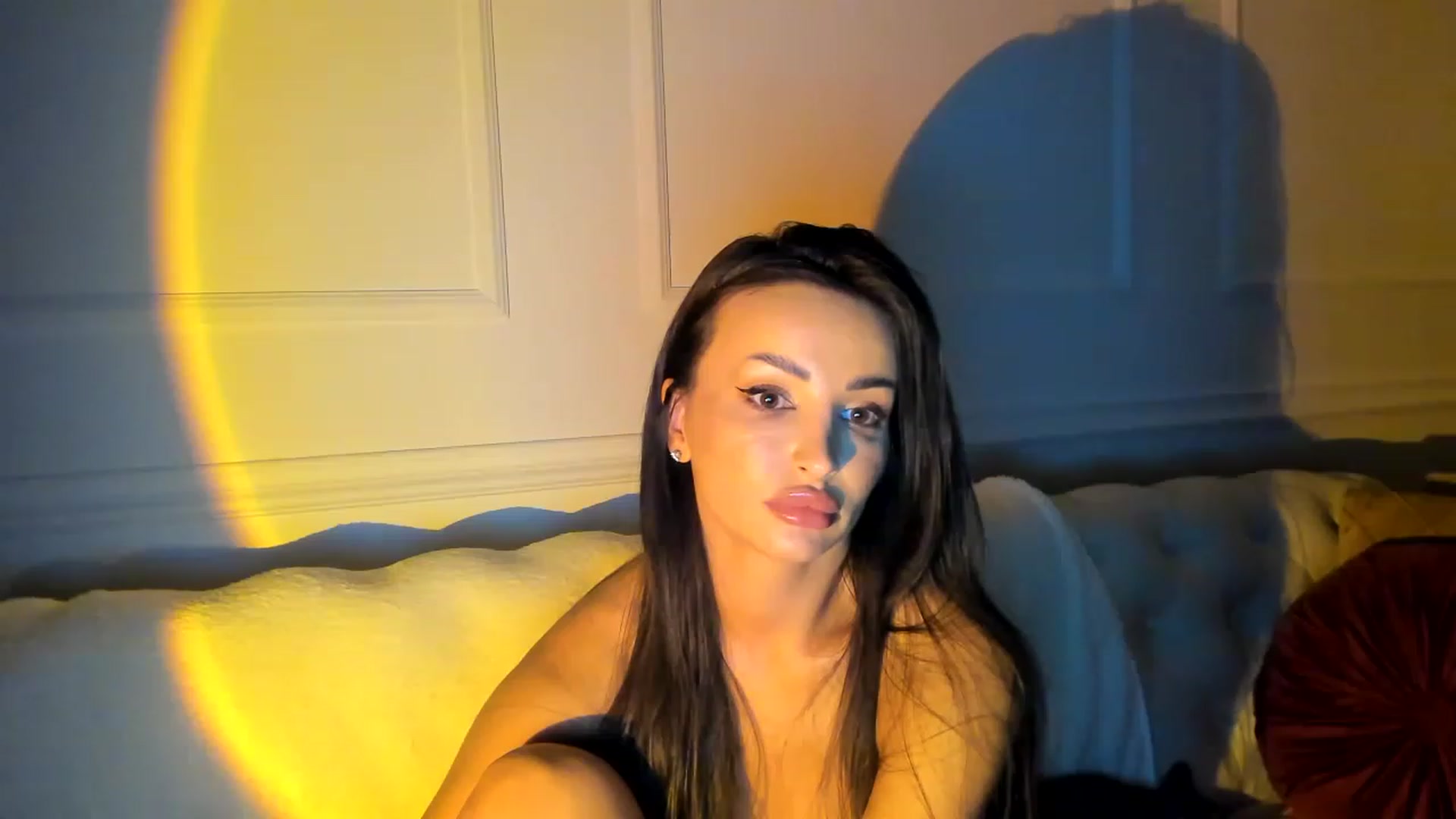 Gallery image thumbnail from AlyssiaKENT1's myfreecams stream on, 03/14/2023, 18:14 image 12 of 20