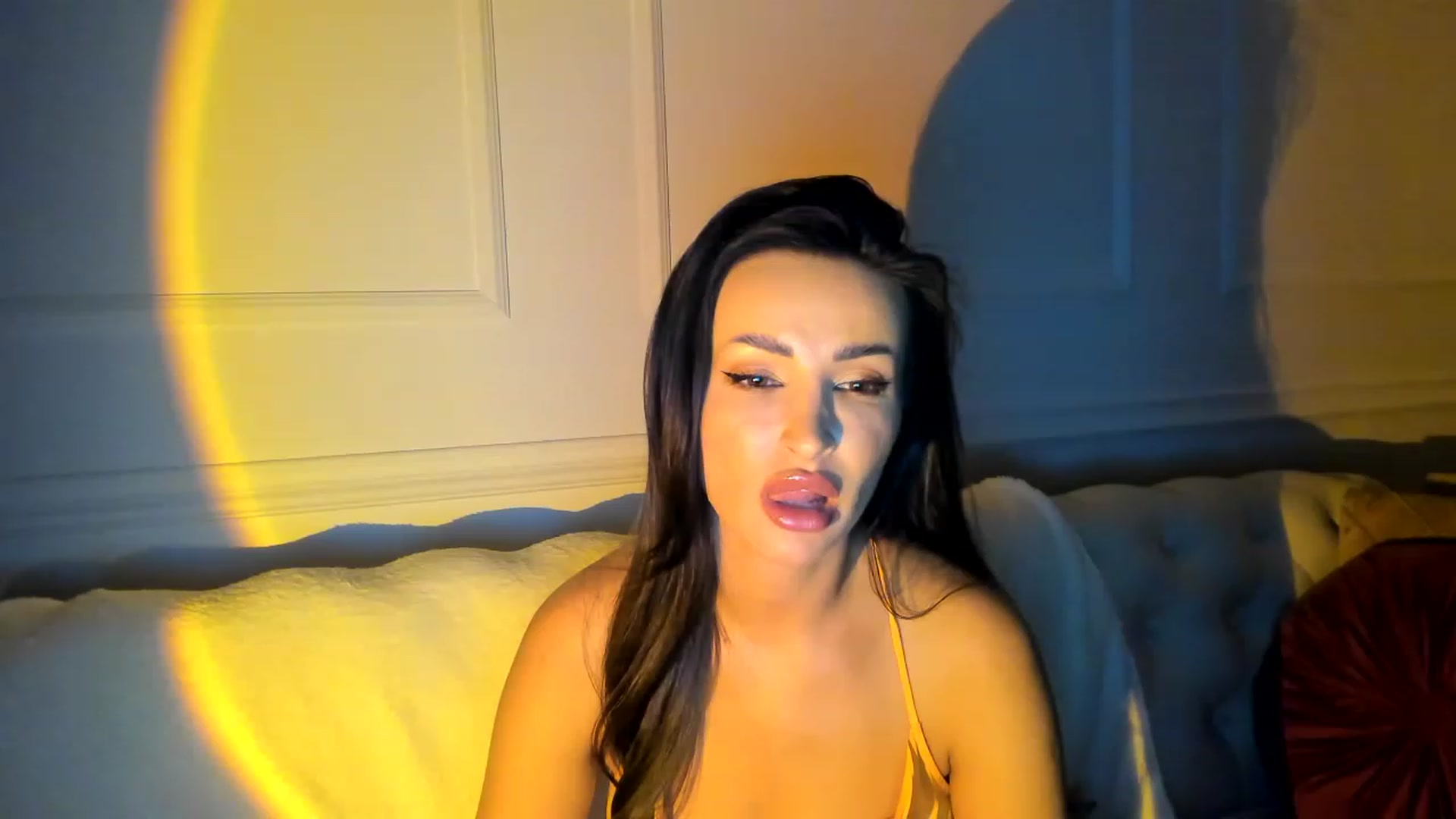 Gallery image thumbnail from AlyssiaKENT1's myfreecams stream on, 03/14/2023, 18:14 image 6 of 20