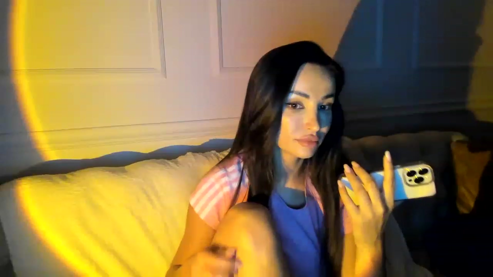 Gallery image thumbnail from AlyssiaKENT1's myfreecams stream on, 03/14/2023, 23:00 image 9 of 20