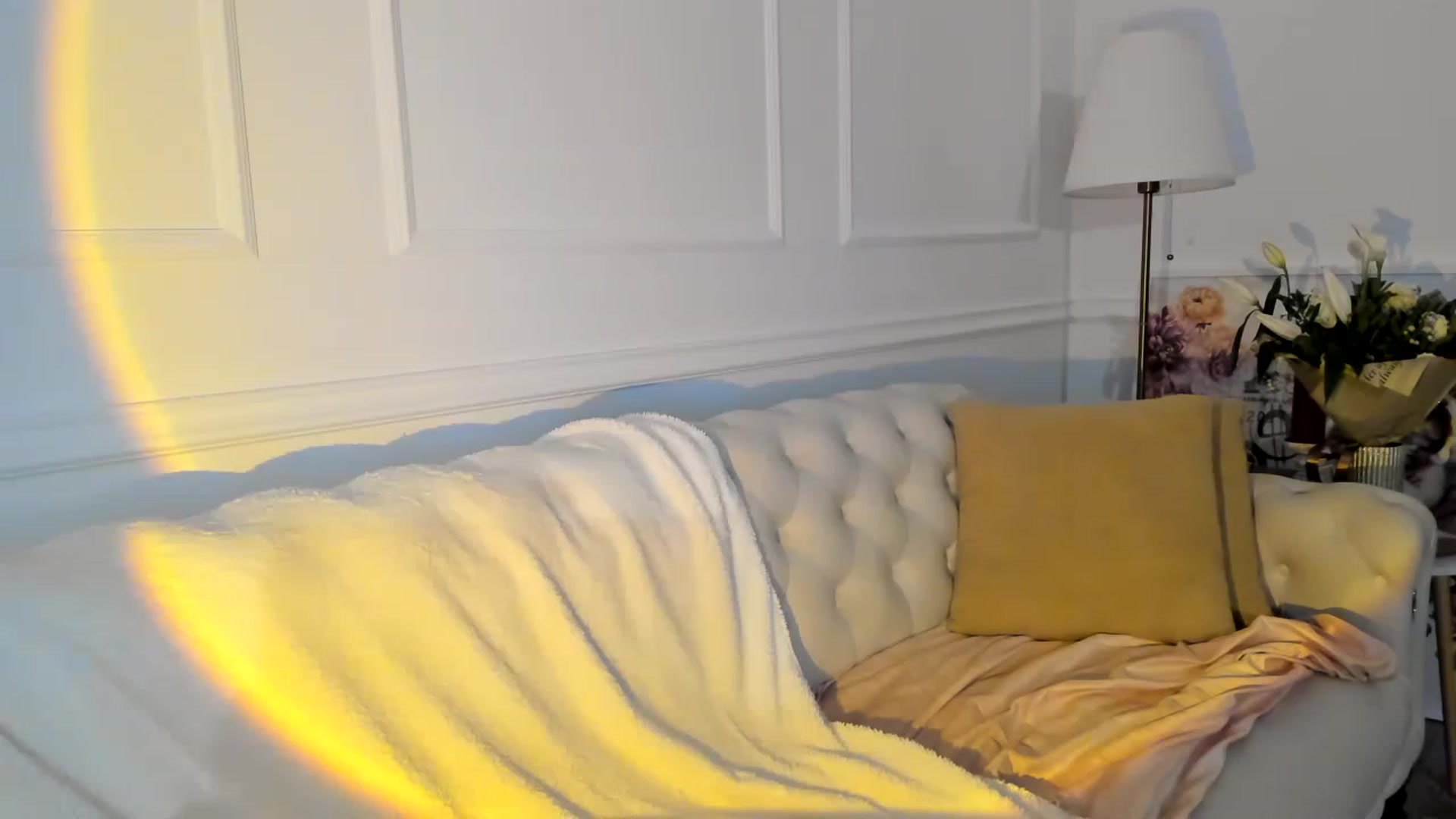 Gallery image thumbnail from AlyssiaKENT1's myfreecams stream on, 03/18/2023, 17:24 image 5 of 20
