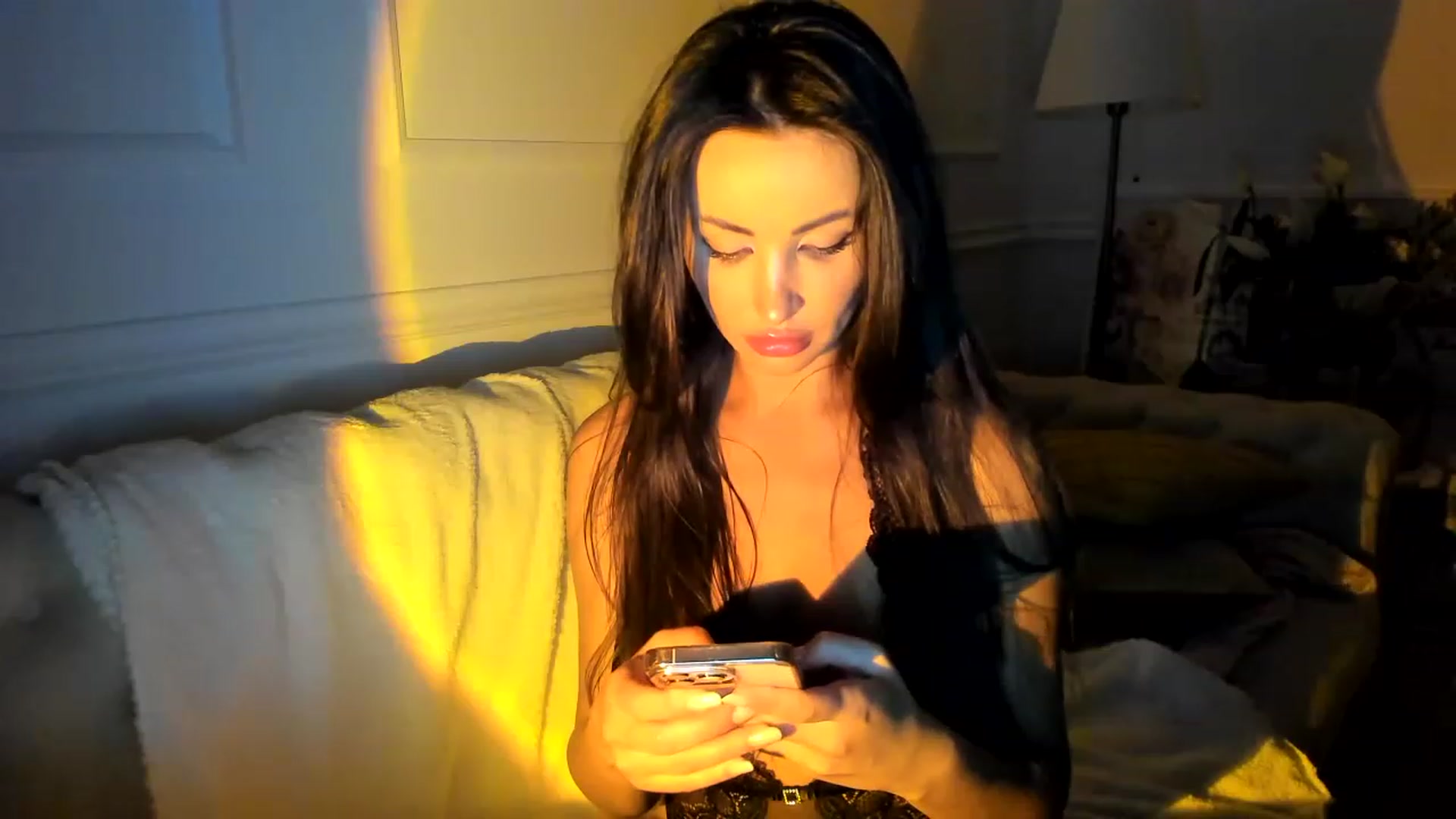 Gallery image thumbnail from AlyssiaKENT1's myfreecams stream on, 03/18/2023, 19:55 image 9 of 20
