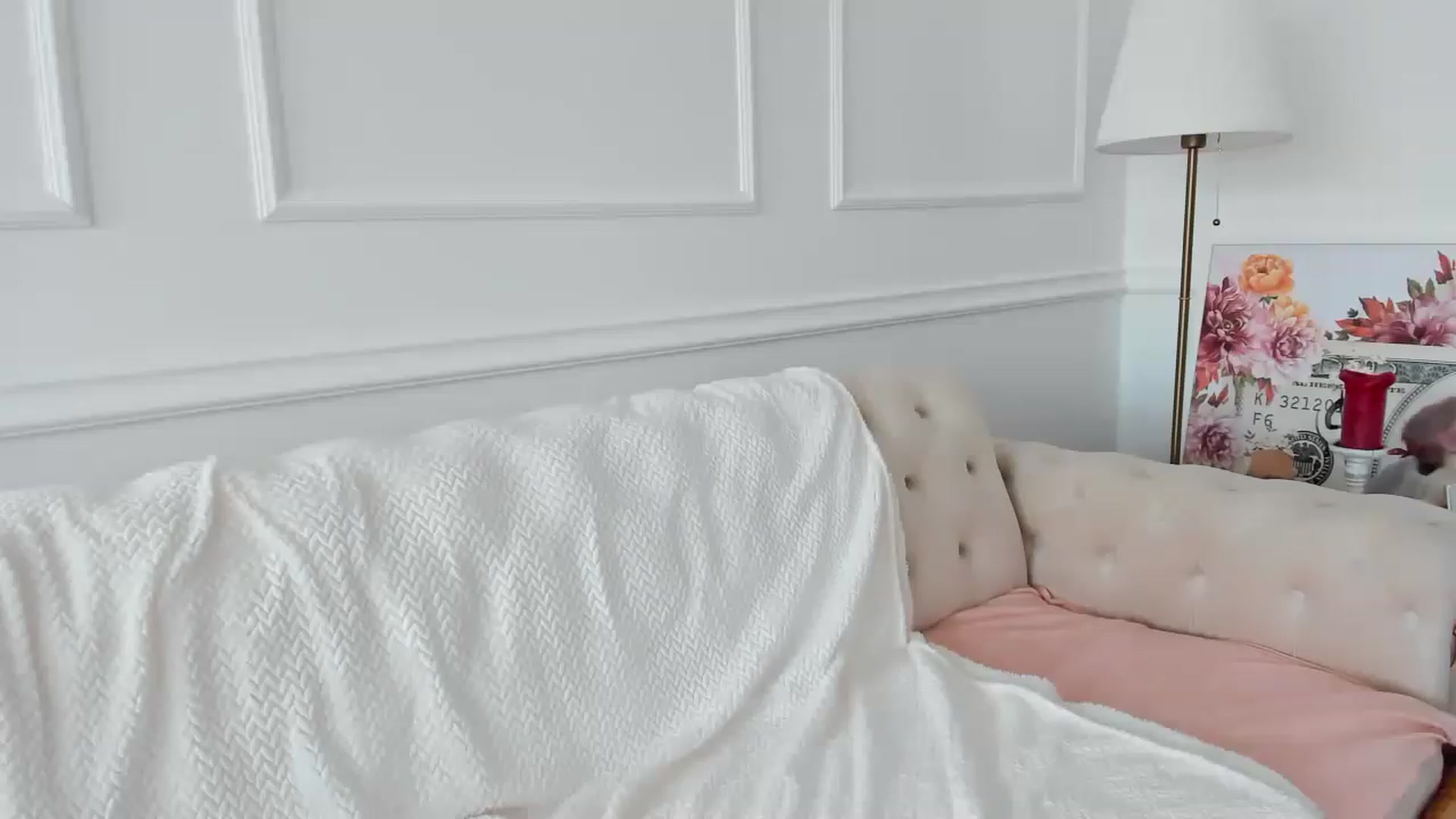 Gallery image thumbnail from AlyssiaKENT1's myfreecams stream on, 03/23/2023, 09:43 image 17 of 20