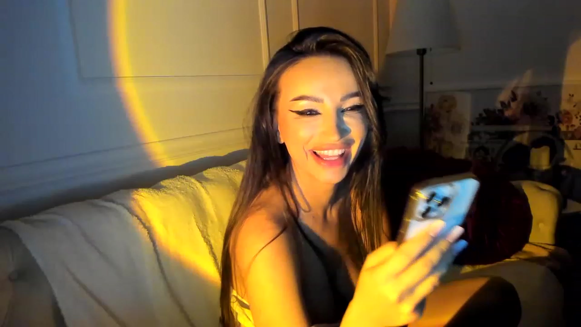 Gallery image thumbnail from AlyssiaKENT1's myfreecams stream on, 04/13/2023, 18:51 image 7 of 20