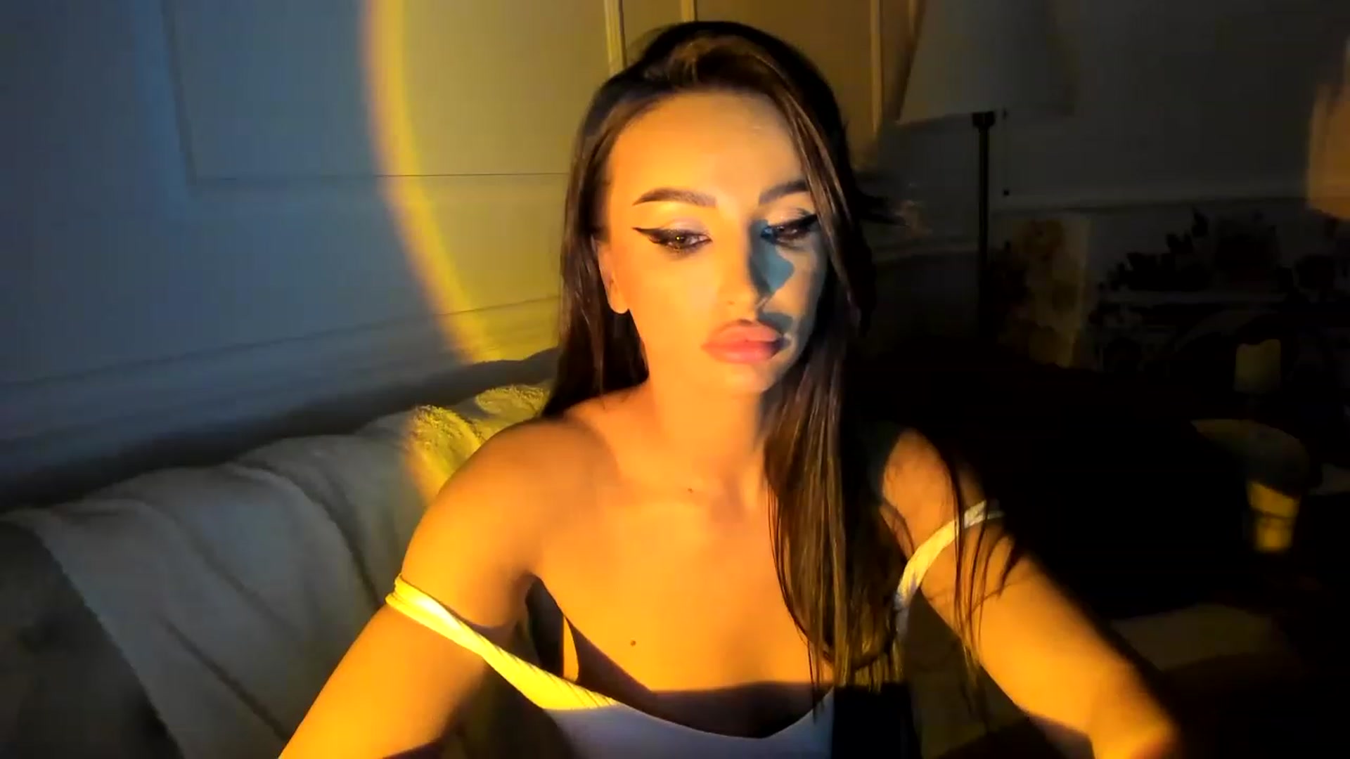 Gallery image thumbnail from AlyssiaKENT1's myfreecams stream on, 04/13/2023, 18:51 image 13 of 20