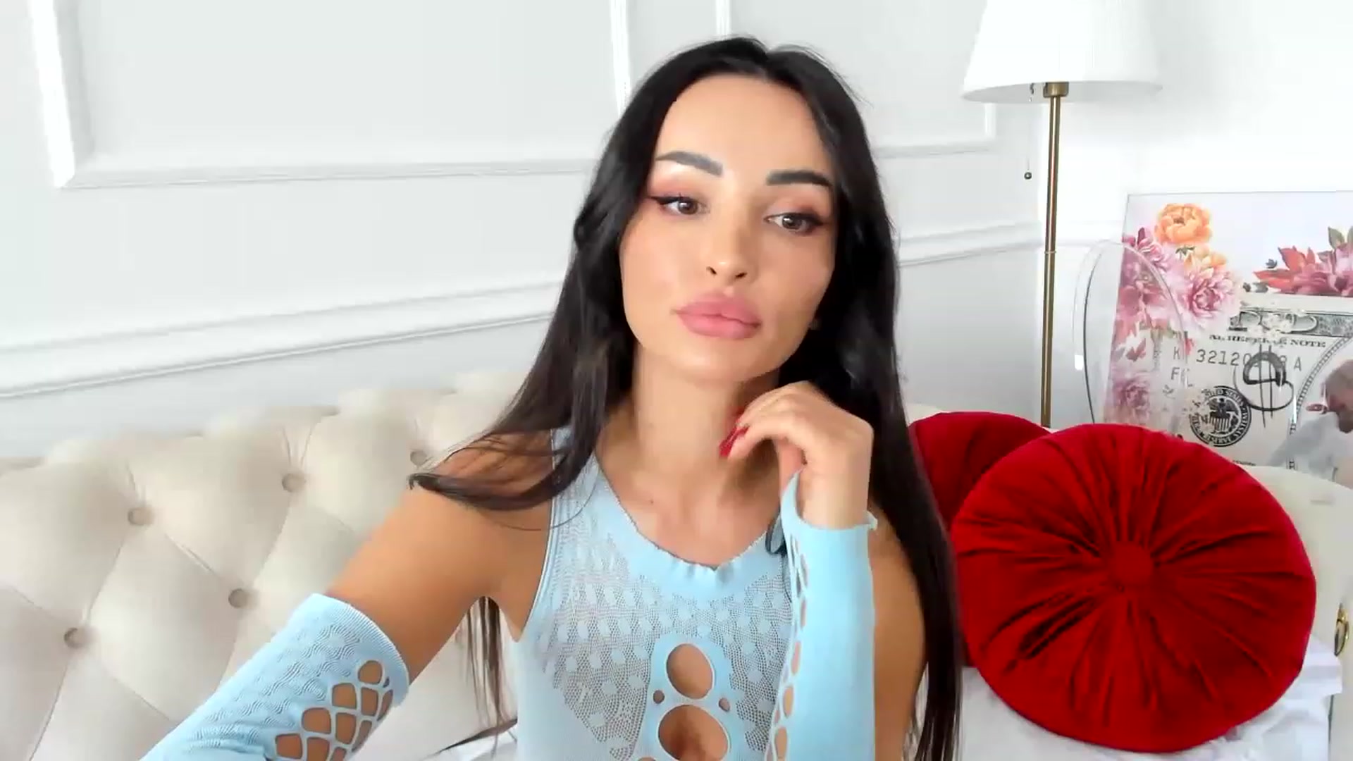 Gallery image thumbnail from AlyssiaKENT1's myfreecams stream on, 04/29/2023, 08:56 image 15 of 20