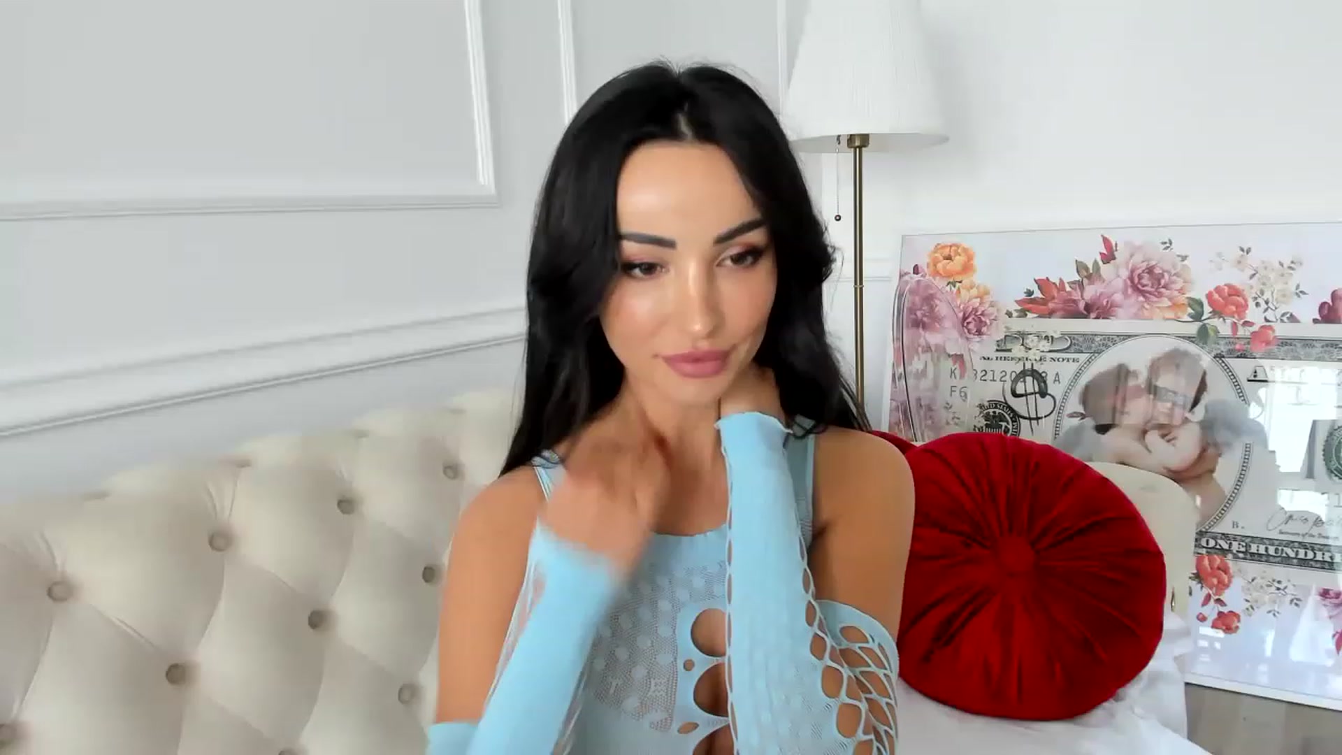 Gallery image thumbnail from AlyssiaKENT1's myfreecams stream on, 04/29/2023, 08:56 image 4 of 20
