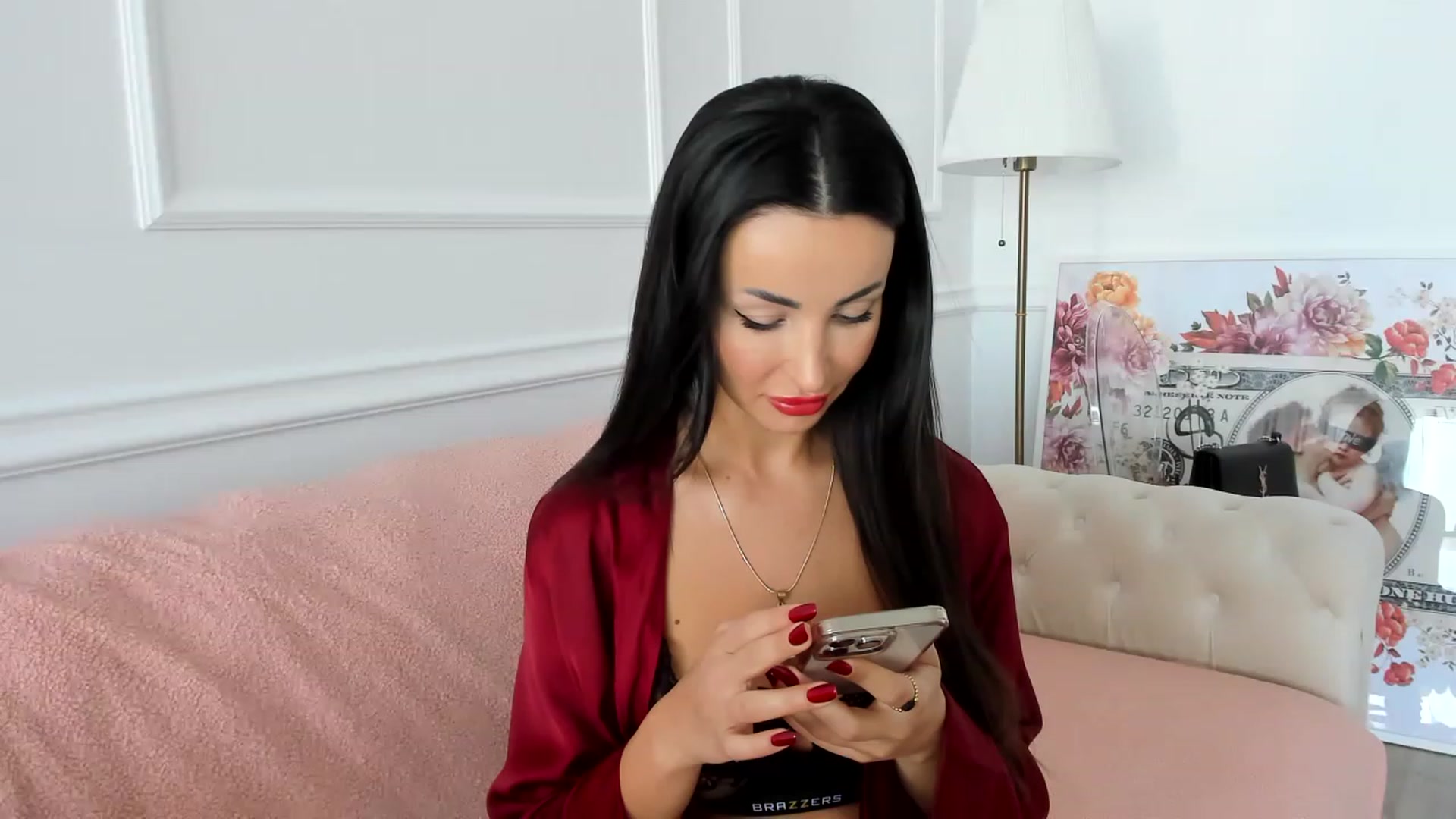 Gallery image thumbnail from AlyssiaKENT1's myfreecams stream on, 04/30/2023, 06:35 image 4 of 20